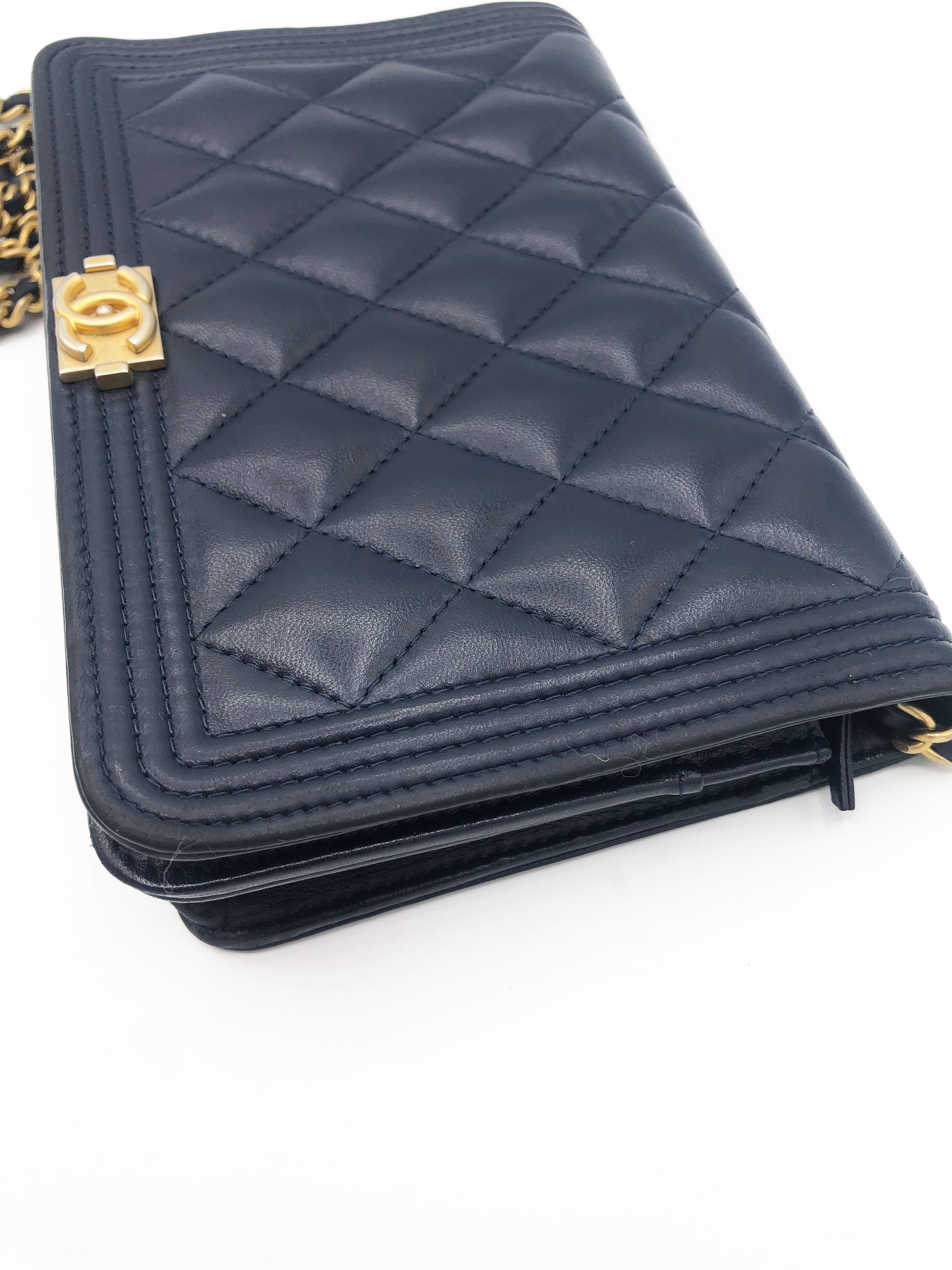 Chanel Mini Sac bandoulière Wallet On Chain (WOC) Boy cuir bleu