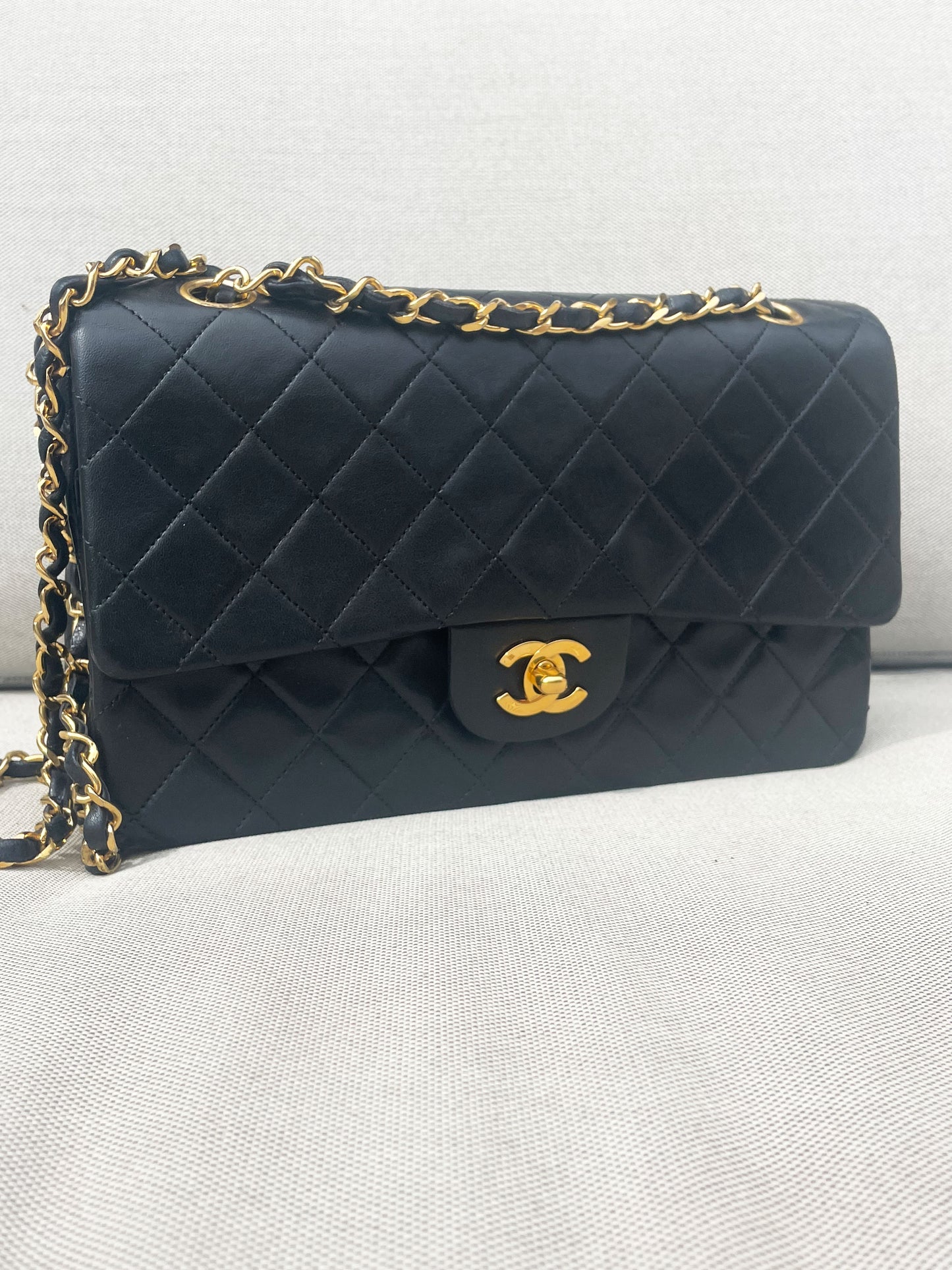 Sac Chanel Classique / Timeless 25 Vintage en cuir noir