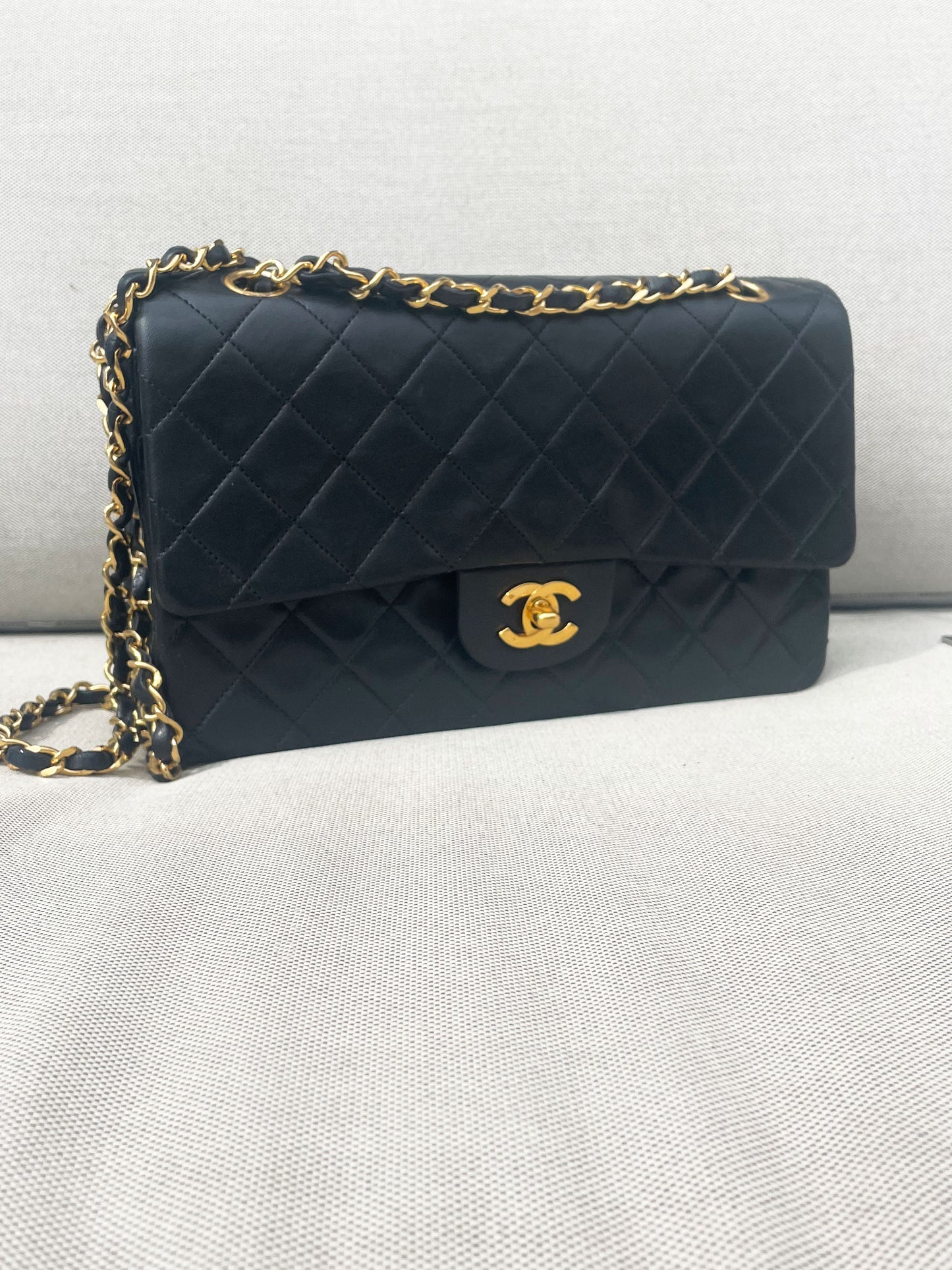 Sac Chanel Classique / Timeless 25 Vintage en cuir noir