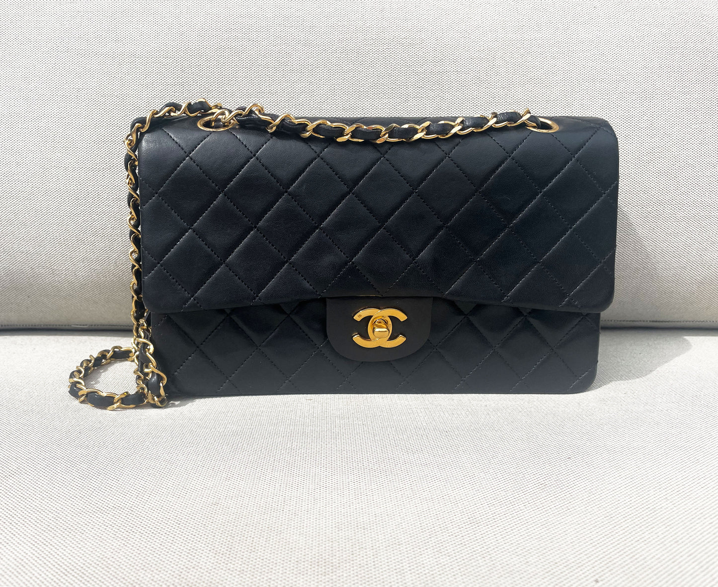 Sac Chanel Classique / Timeless 25 Vintage en cuir noir