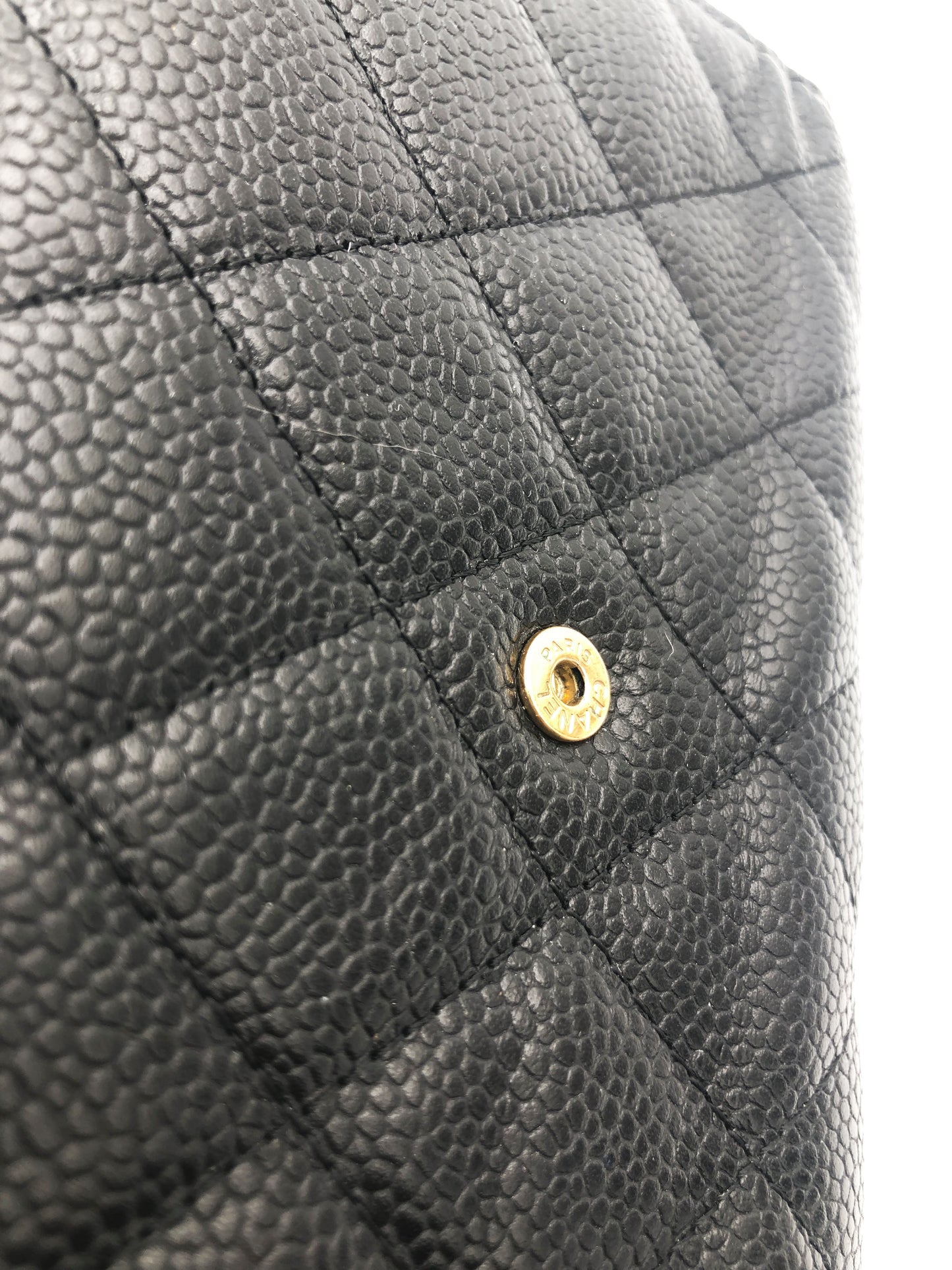 PORTEFEUILLE A RABAT CHANEL CAVAIR NOIR