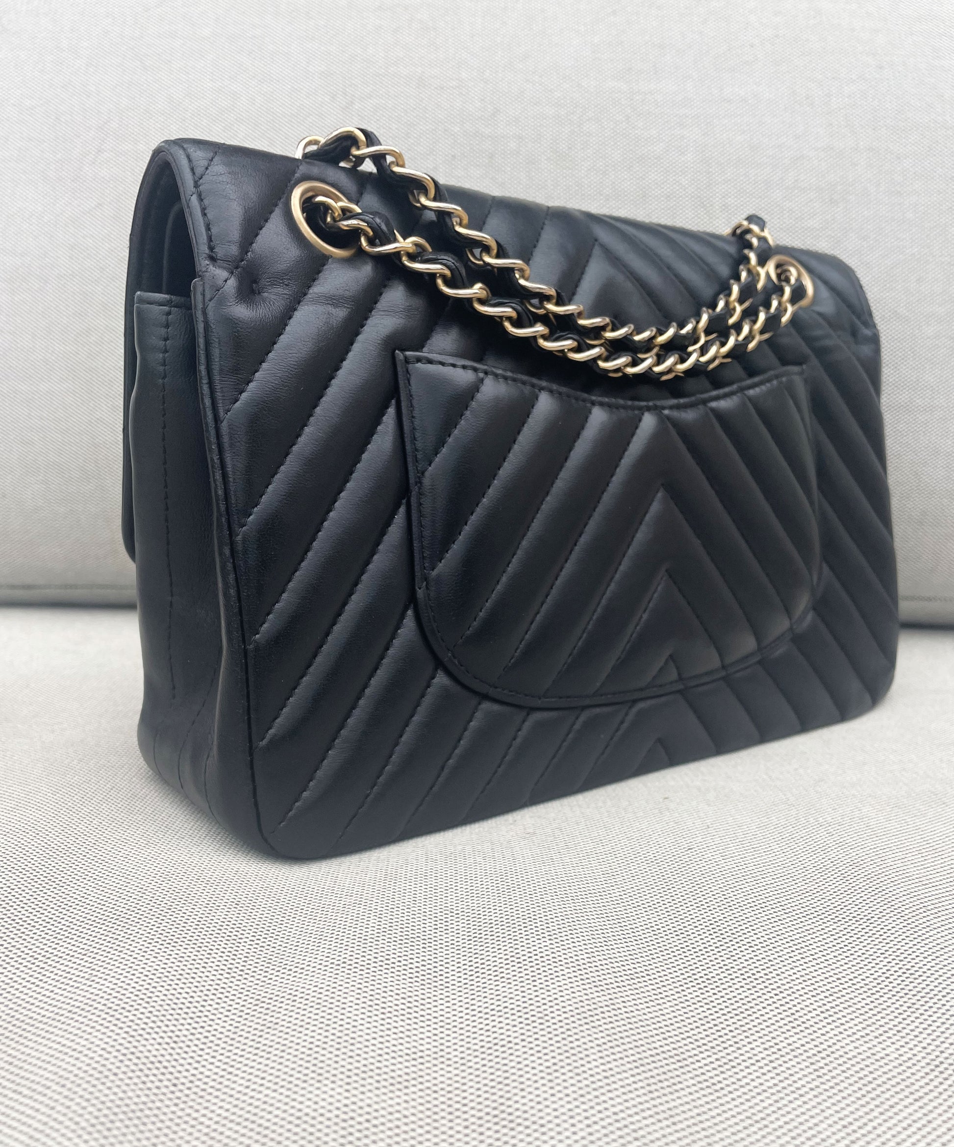 Sac Chanel Classique/Timeless medium 11.12 chevron noir