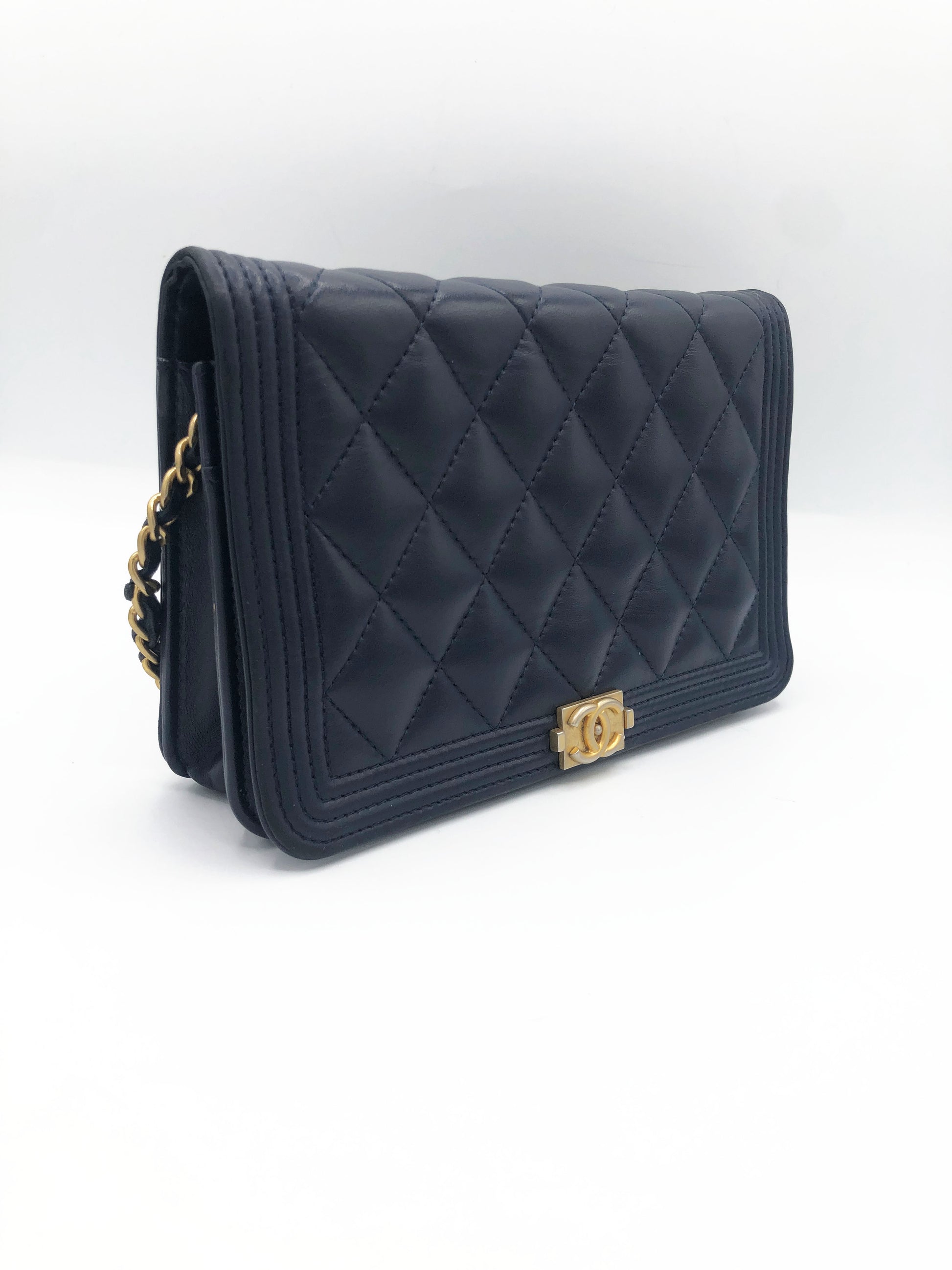 Chanel Mini Sac bandoulière Wallet On Chain (WOC) Boy cuir bleu