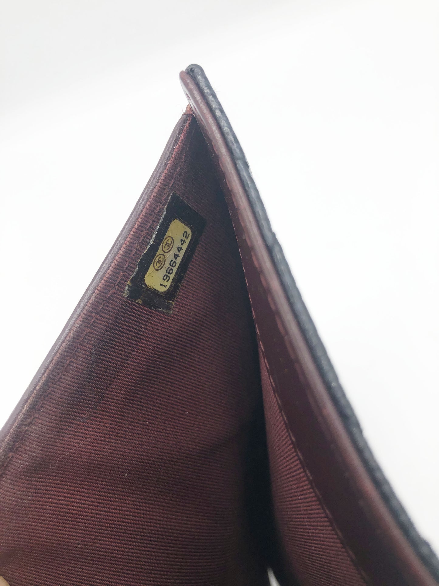 PORTEFEUILLE A RABAT CHANEL CAVAIR NOIR