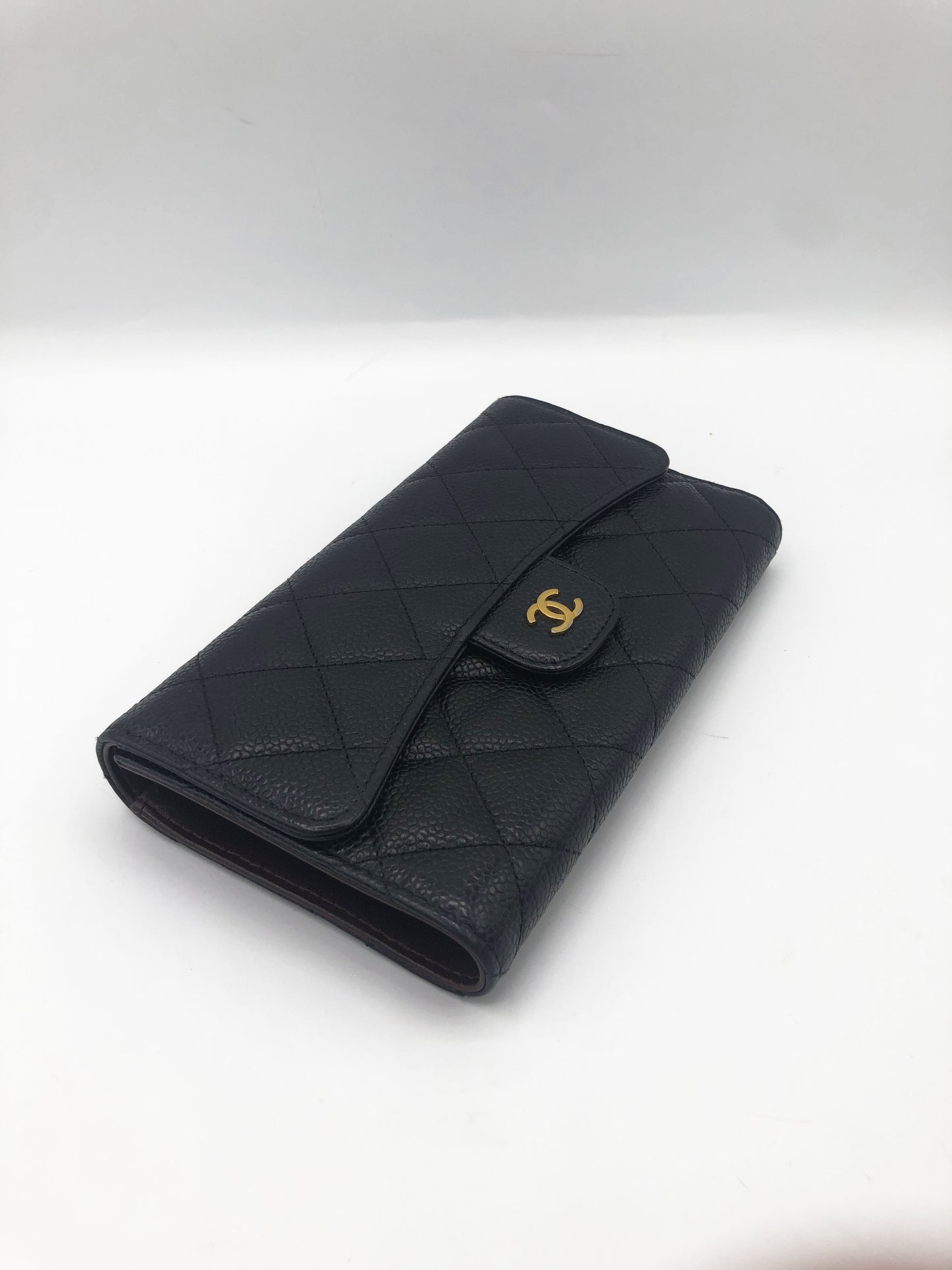 PORTEFEUILLE A RABAT CHANEL CAVAIR NOIR