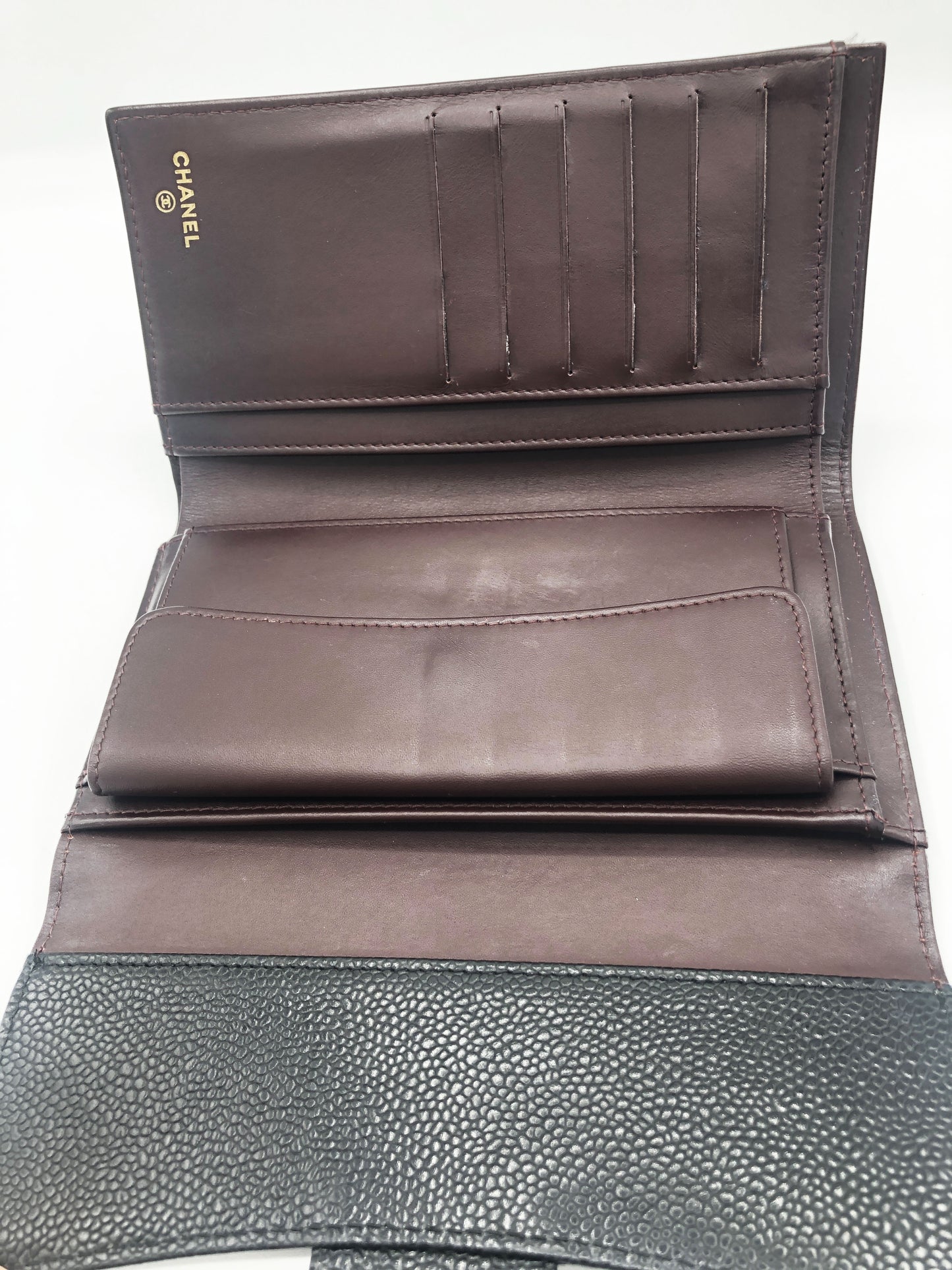 PORTEFEUILLE A RABAT CHANEL CAVAIR NOIR