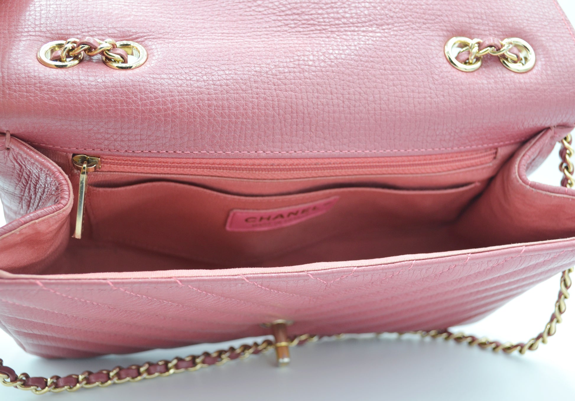 Sac Chanel Chevron rose bijouterie doré