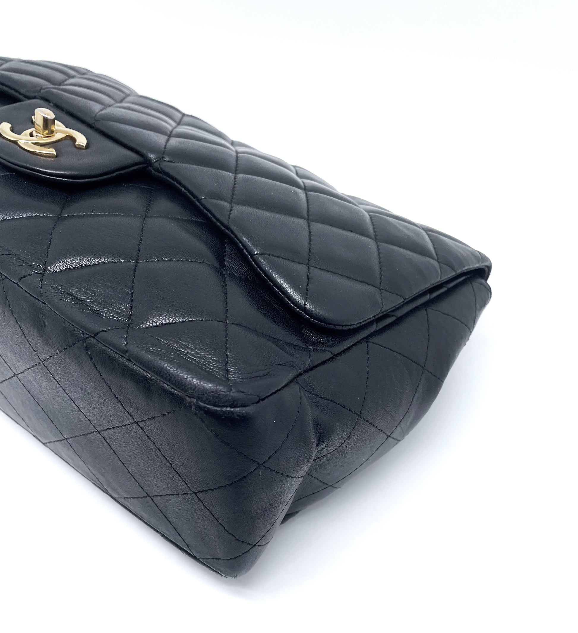 Sac à main rabat chanel Jumbo single flap en cuir noir d'agneau - Soline