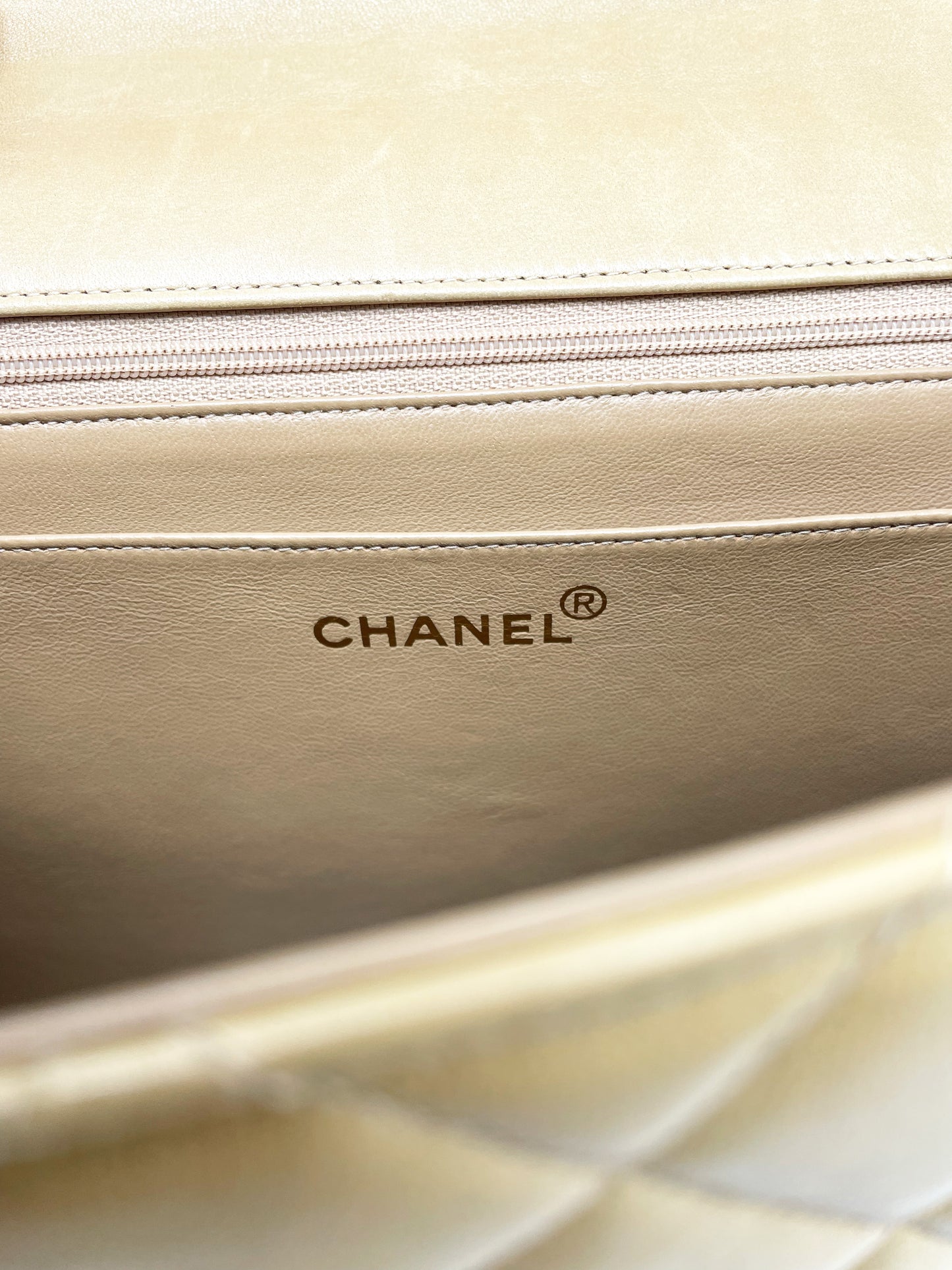 Sublime Sac à main Chanel Timeless / Classique Jumbo à rabat Beige single flap - Soline