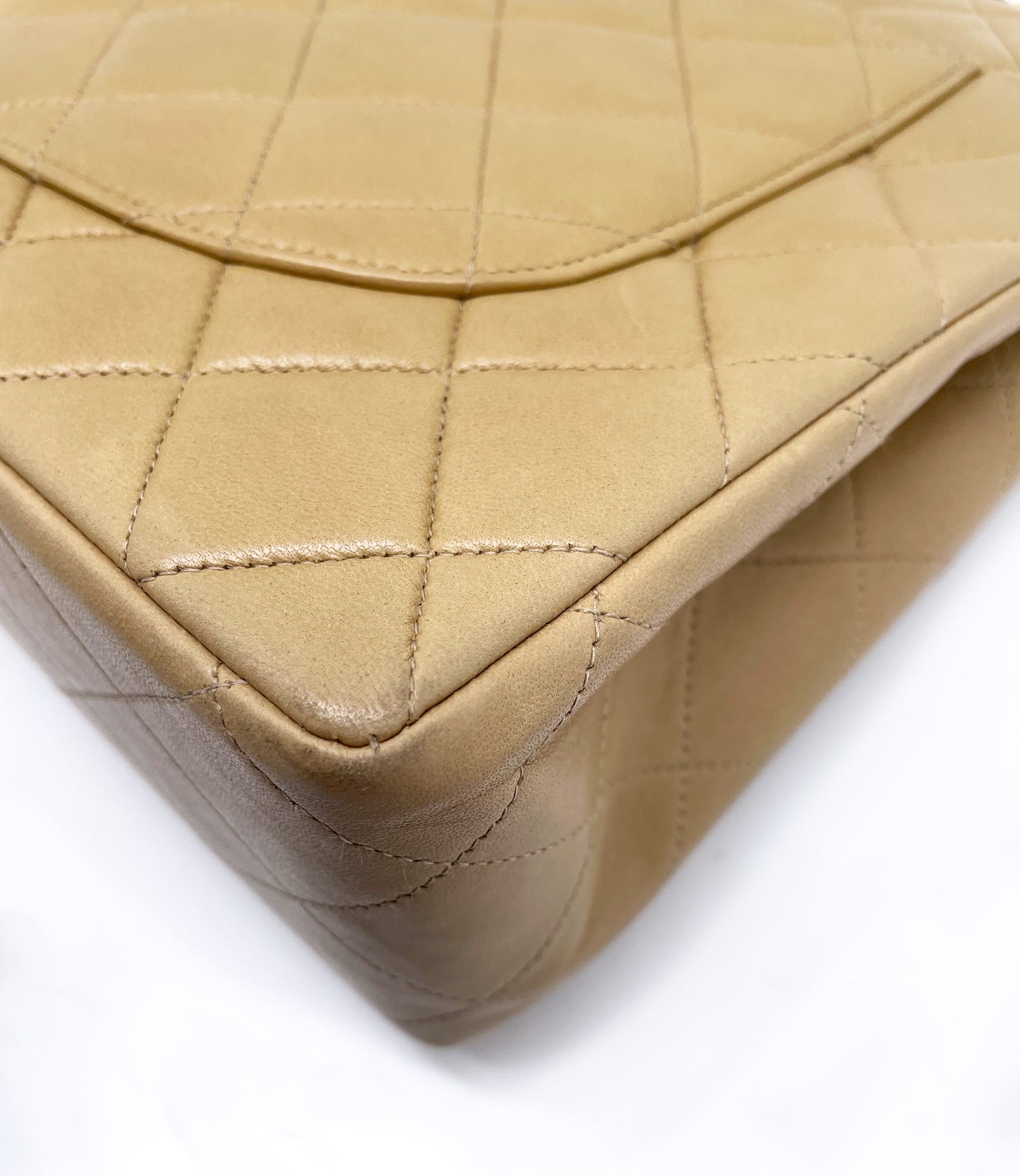 Sublime Sac à main Chanel Timeless / Classique Jumbo à rabat Beige single flap - Soline