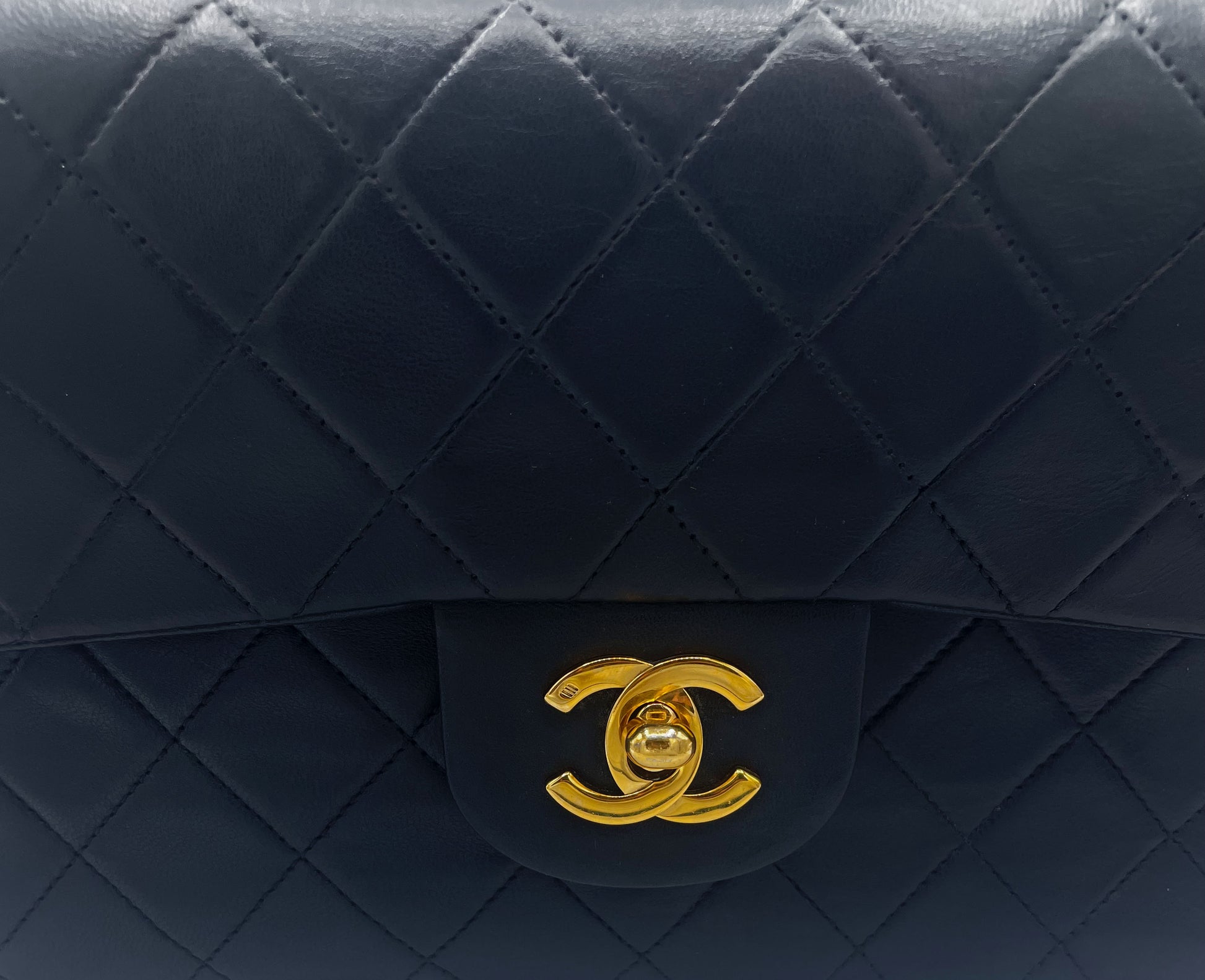SAC CHANEL TIMELESS SMALL AGNEAU NOIR FINITION OR 24 K