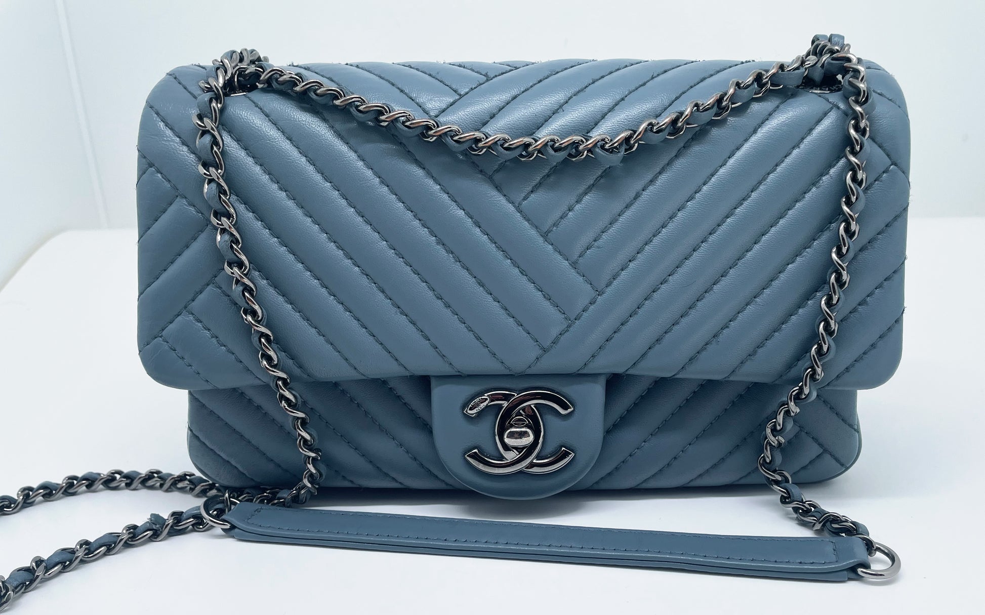 Super Sac Chanel Timeless en cuir d'agneau en motifs surpiqués Chevron asymétriques - Soline