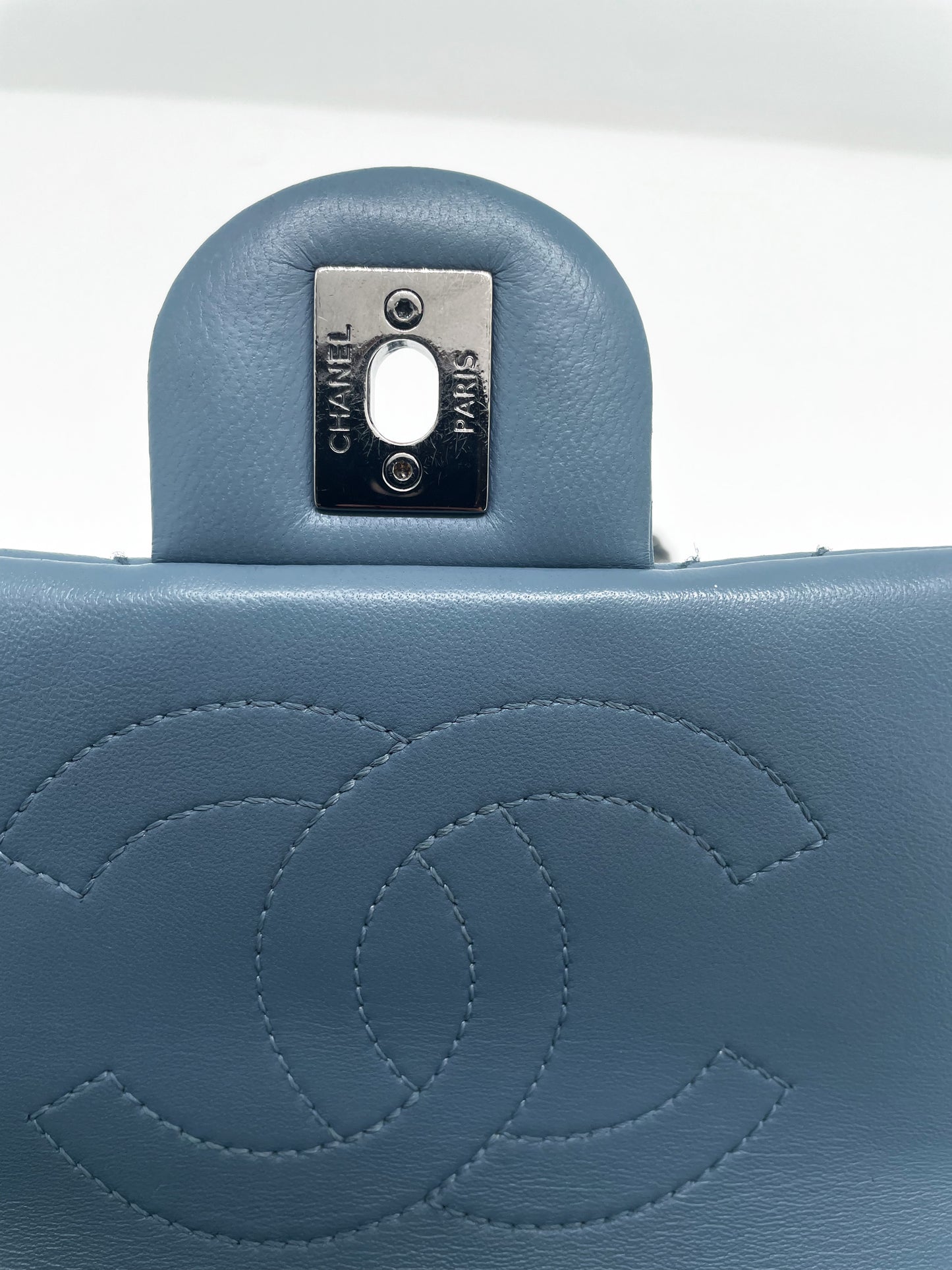 Super Sac Chanel Timeless en cuir d'agneau en motifs surpiqués Chevron asymétriques - Soline