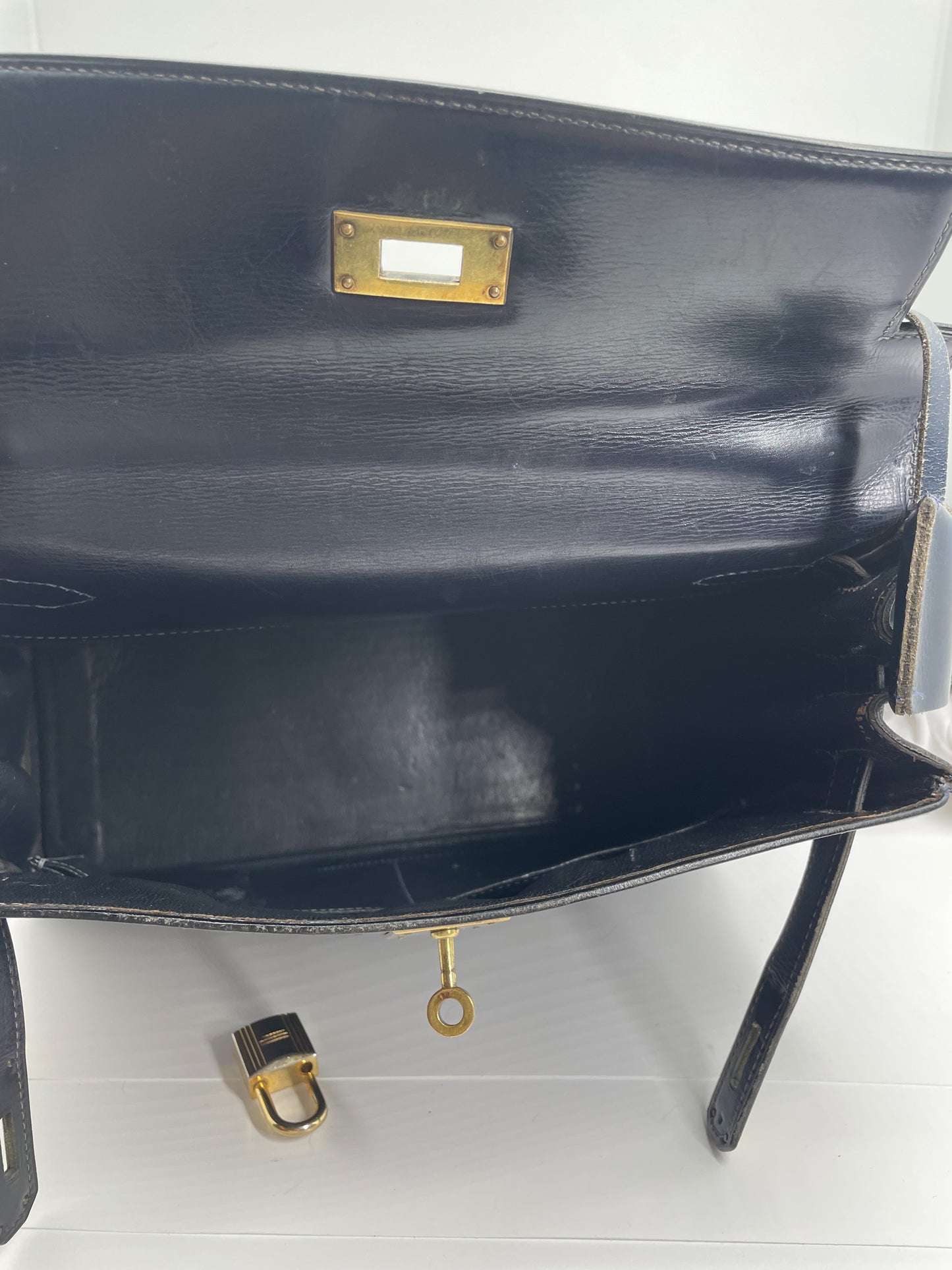 Sac Vintage Hermès Kelly 28 bleu marine en cuir de box - Soline