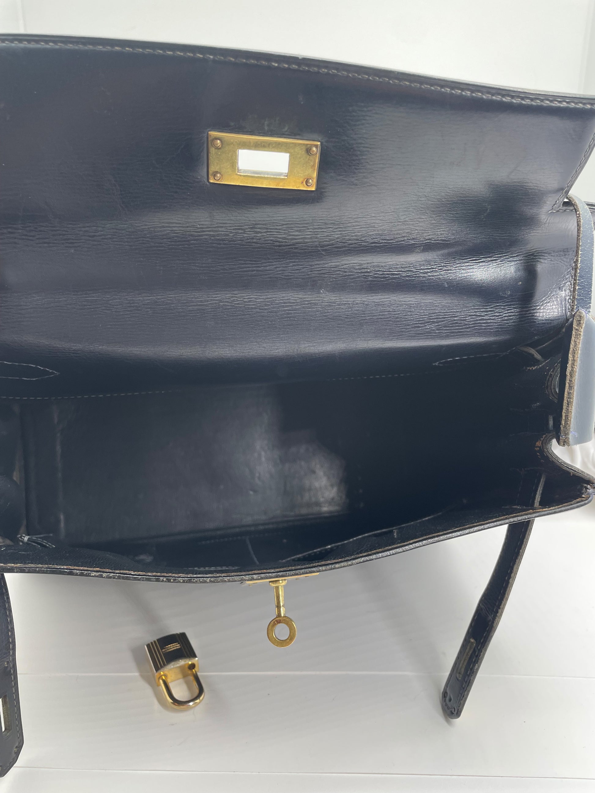 Sac Vintage Hermès Kelly 28 bleu marine en cuir de box - Soline
