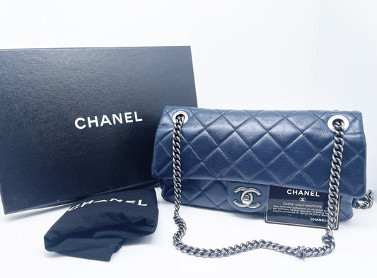 Super Sac Chanel Timeless en cuir d'agneau bleu - Soline