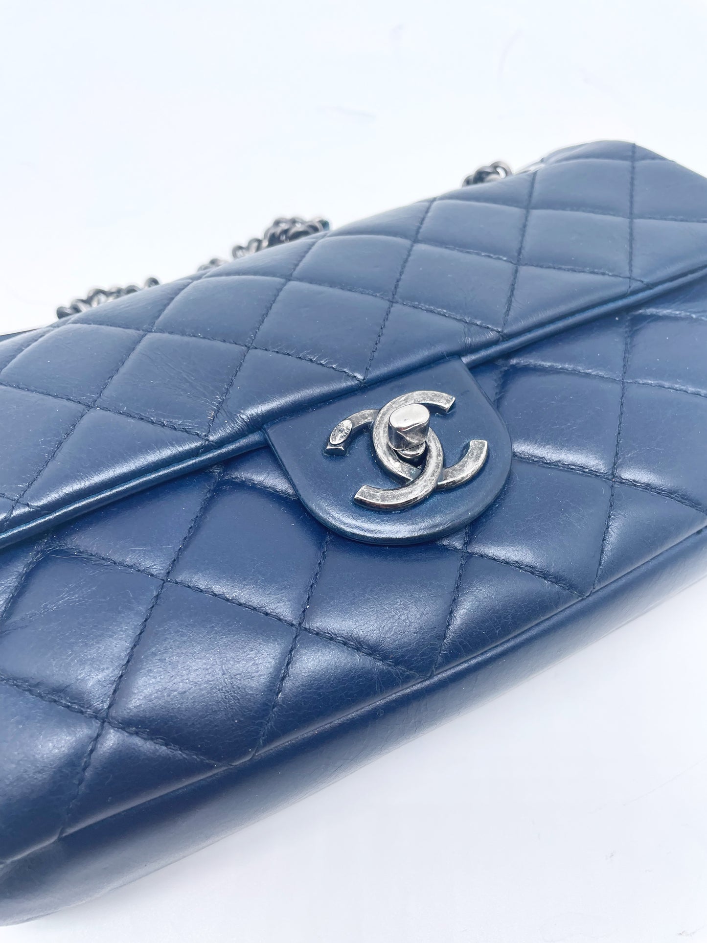 Super Sac Chanel Timeless en cuir d'agneau bleu - Soline