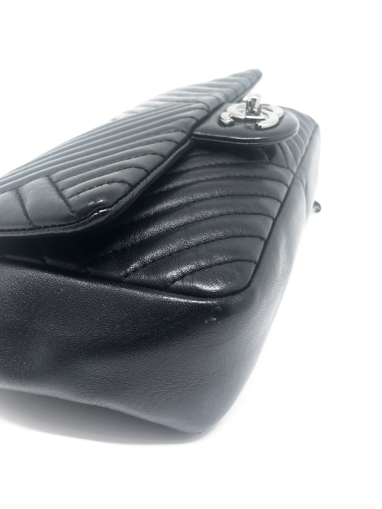 Super Sac Chanel Timeless en cuir d'agneau en motifs surpiqués Chevron asymétriques noir - Soline