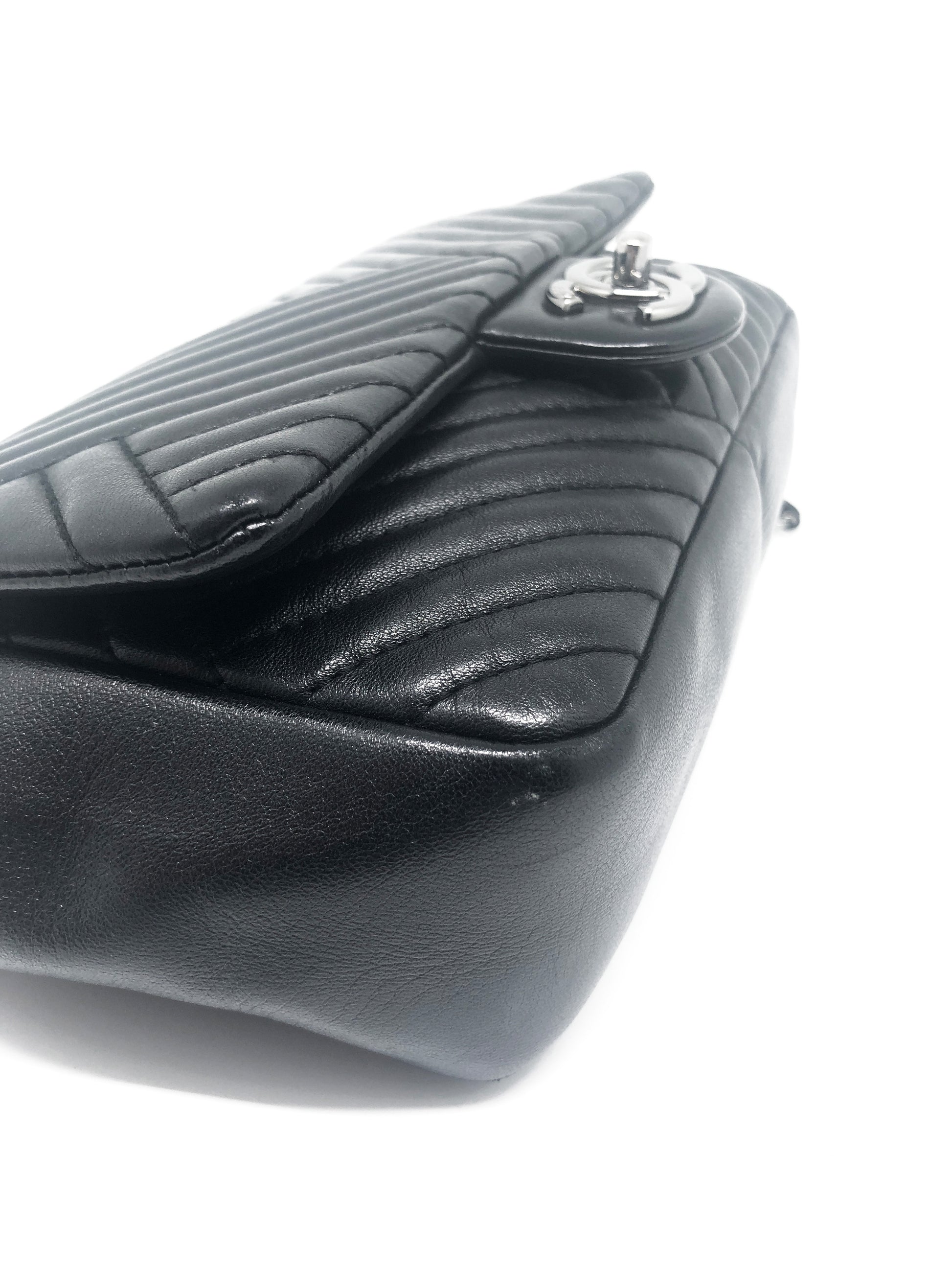 Super Sac Chanel Timeless en cuir d'agneau en motifs surpiqués Chevron asymétriques noir - Soline