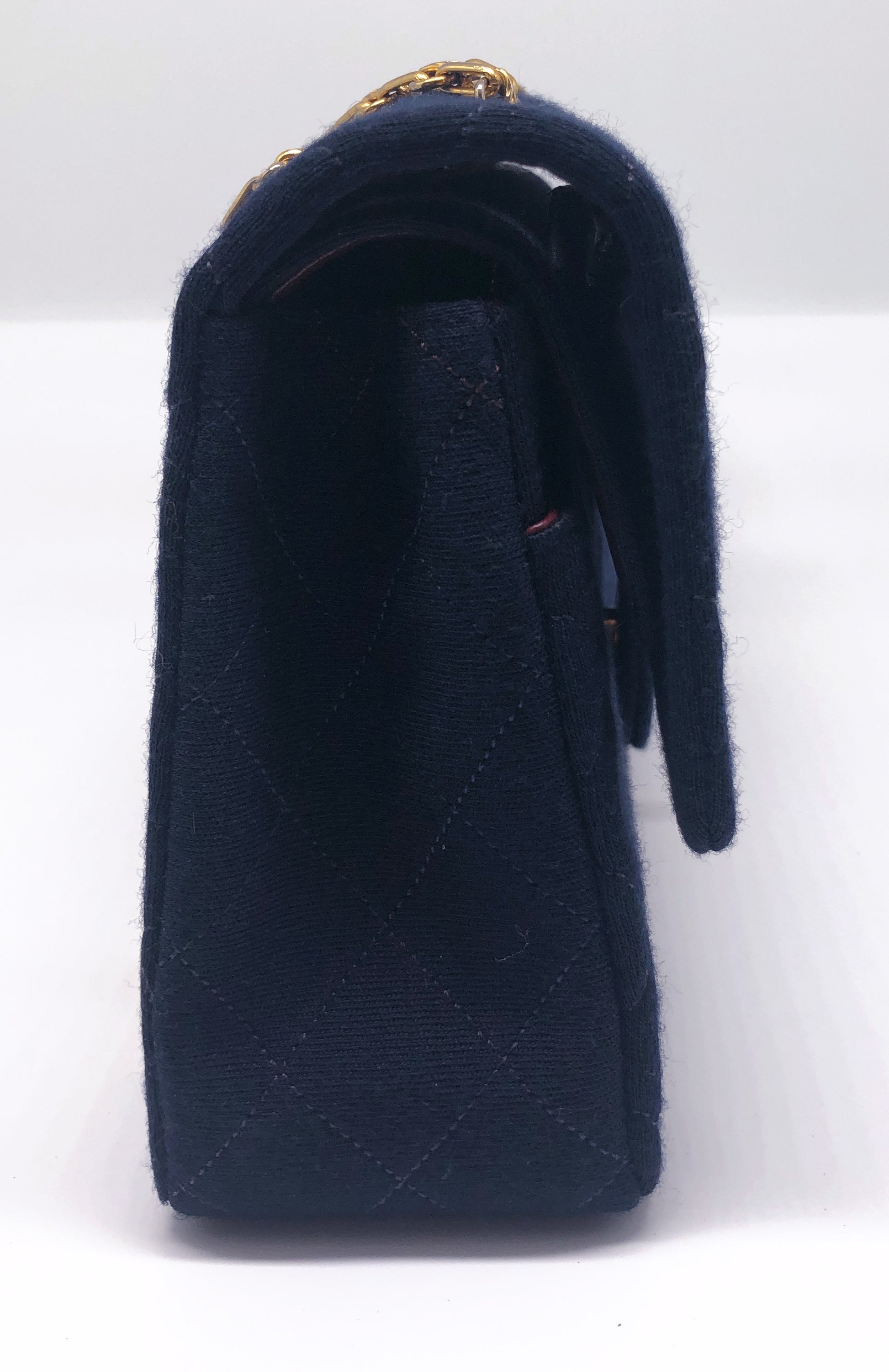 Magnifique Sac à main bandoulière Chanel Timeless en jersey navy - Soline