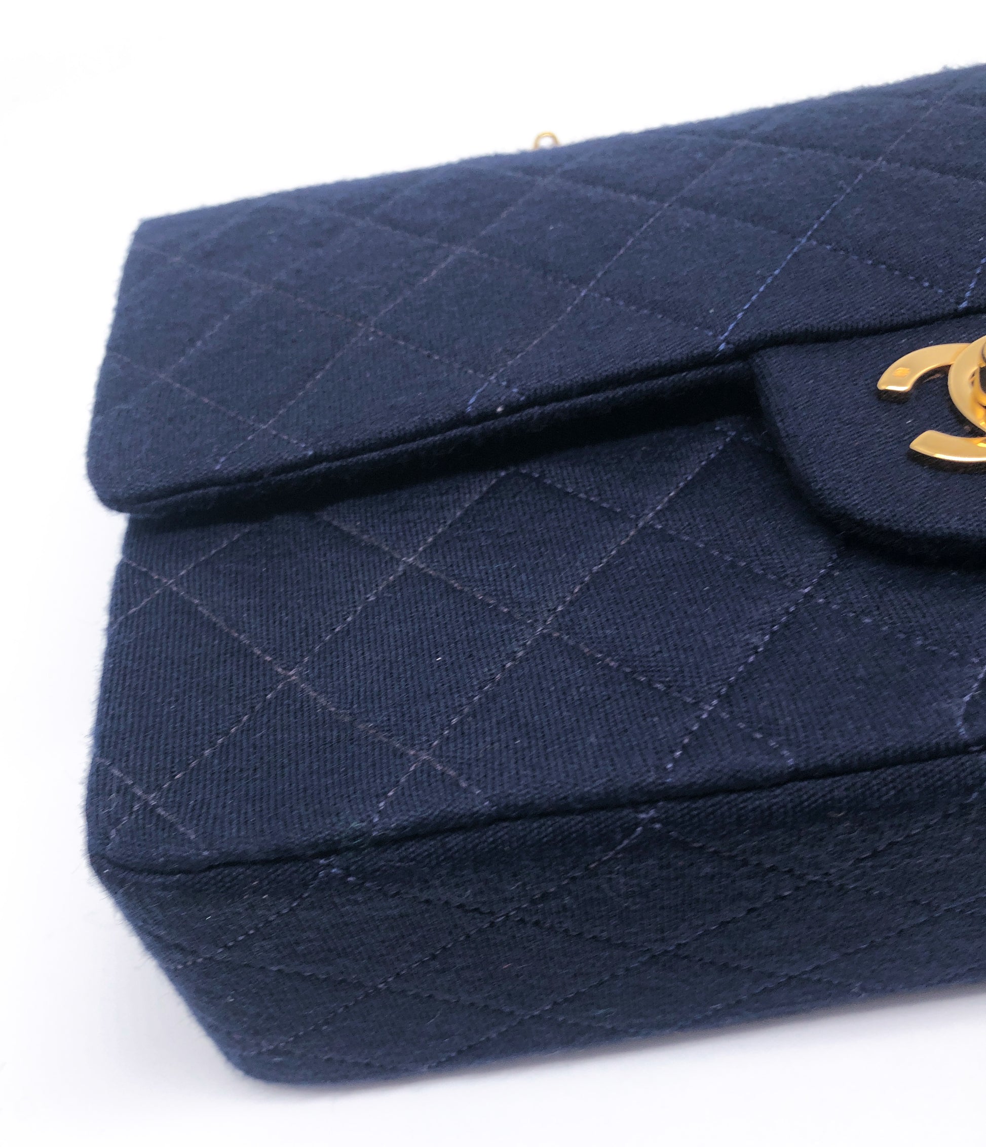 Magnifique Sac à main bandoulière Chanel Timeless en jersey navy - Soline