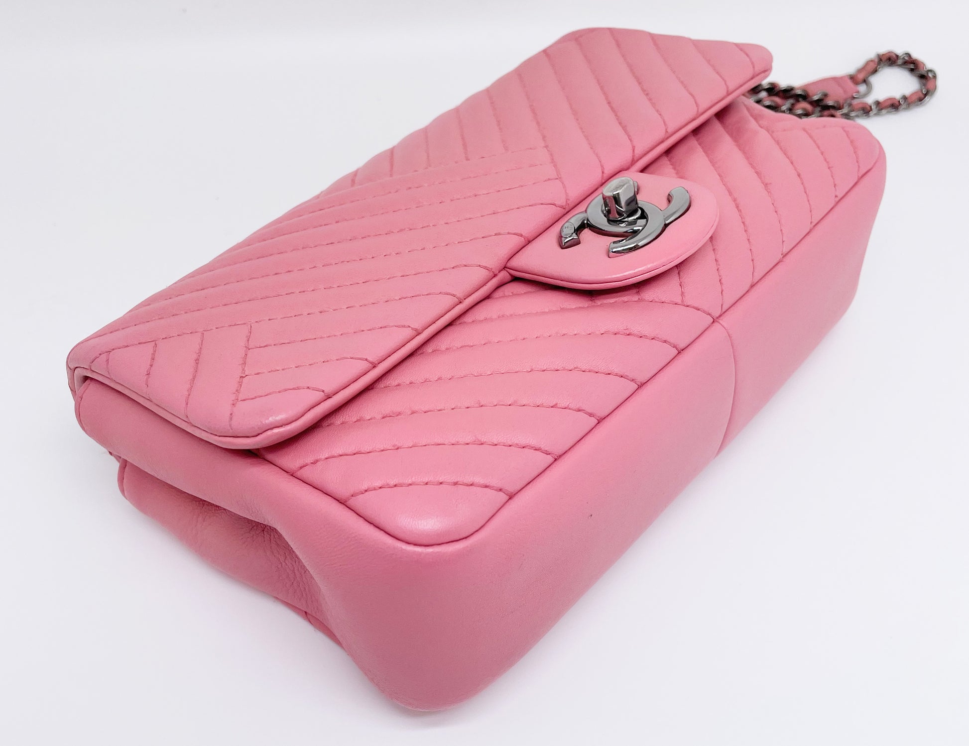 Super Sac Chanel Timeless en cuir d'agneau en motifs surpiqués Chevron asymétriques, Rabat à Chevron froissé - Soline