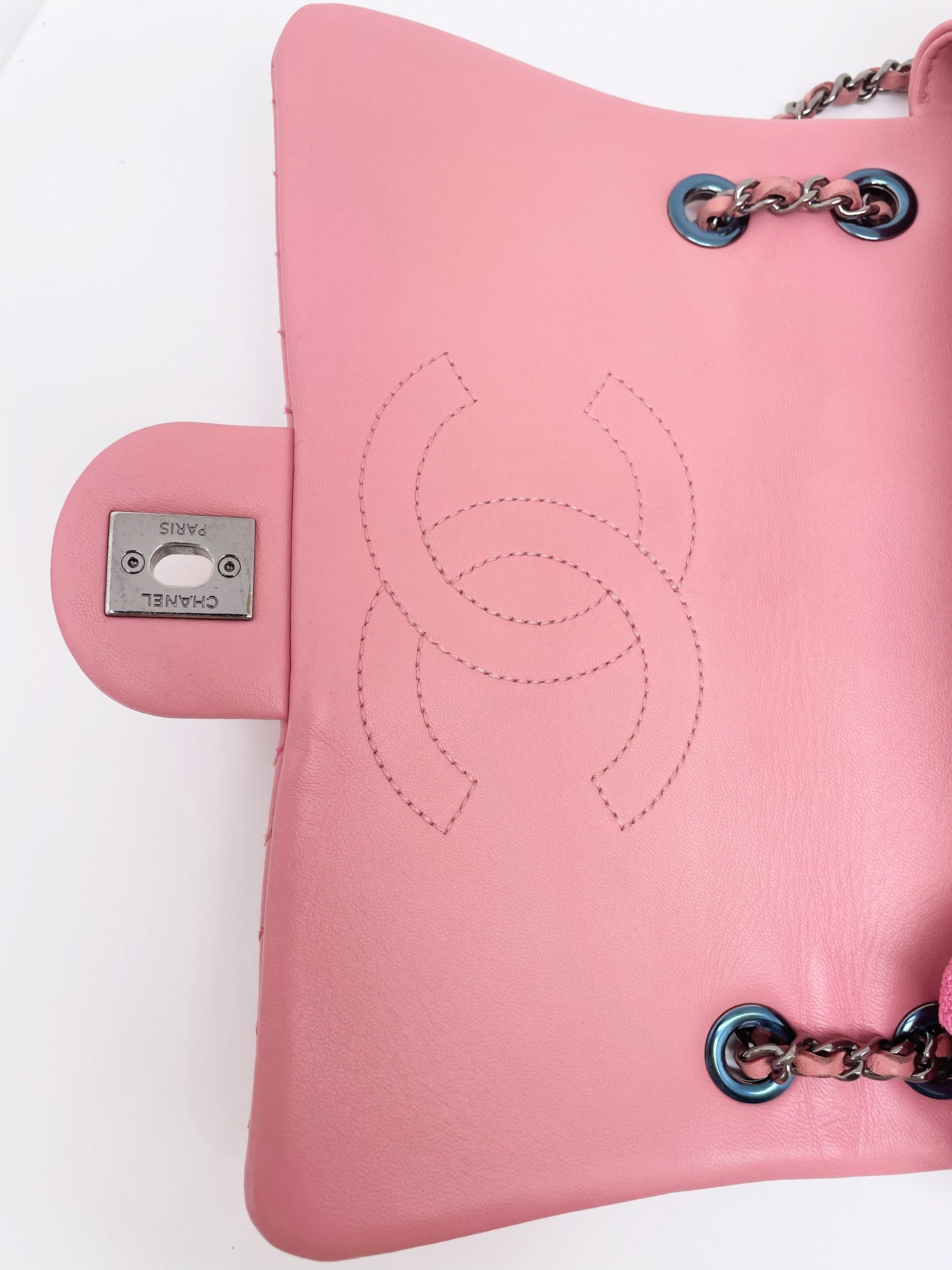 Super Sac Chanel Timeless en cuir d'agneau en motifs surpiqués Chevron asymétriques, Rabat à Chevron froissé - Soline