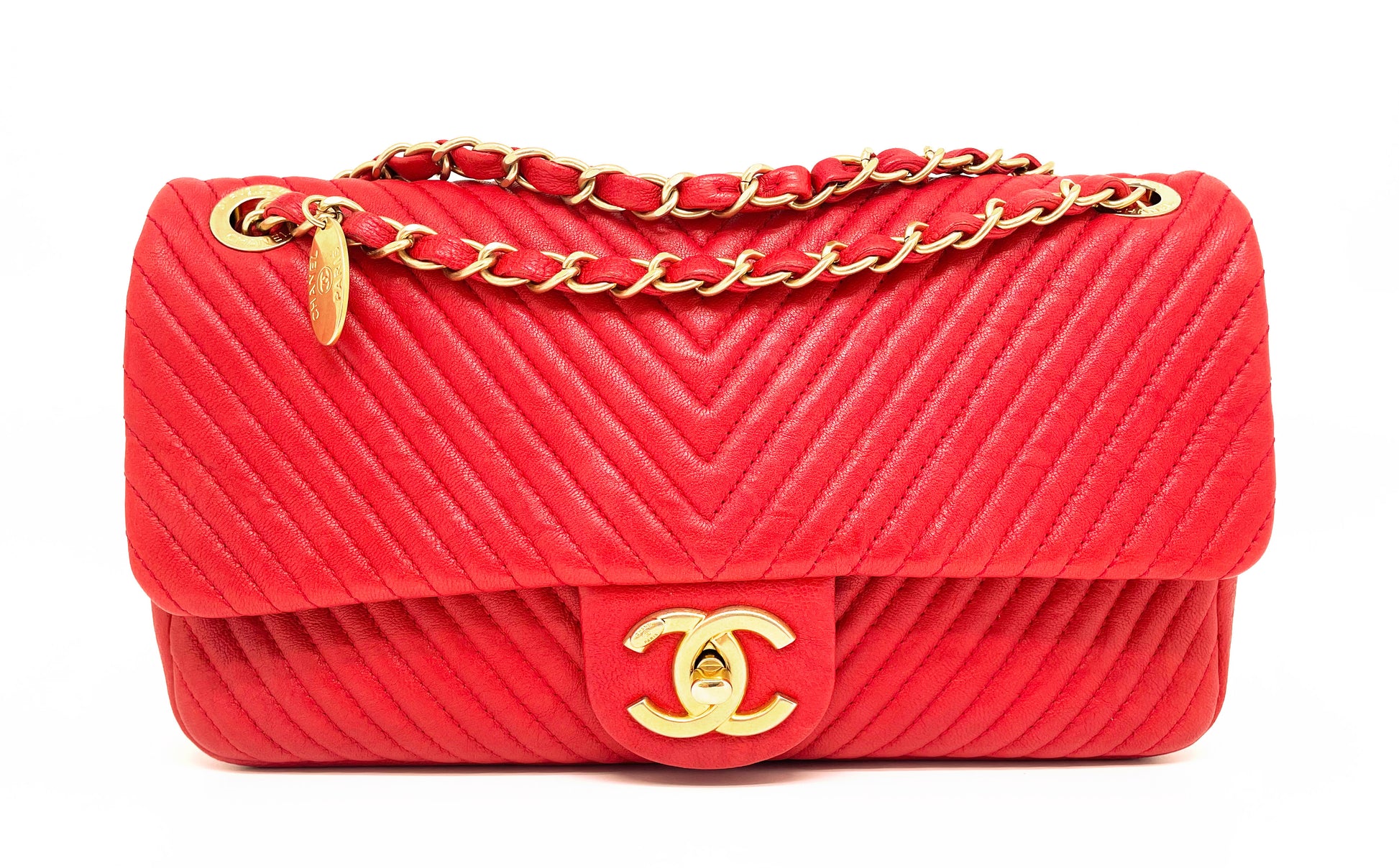 Superbe Sac Chanel 21 cm en cuir et motif Chevron Rouge valentine. - Soline