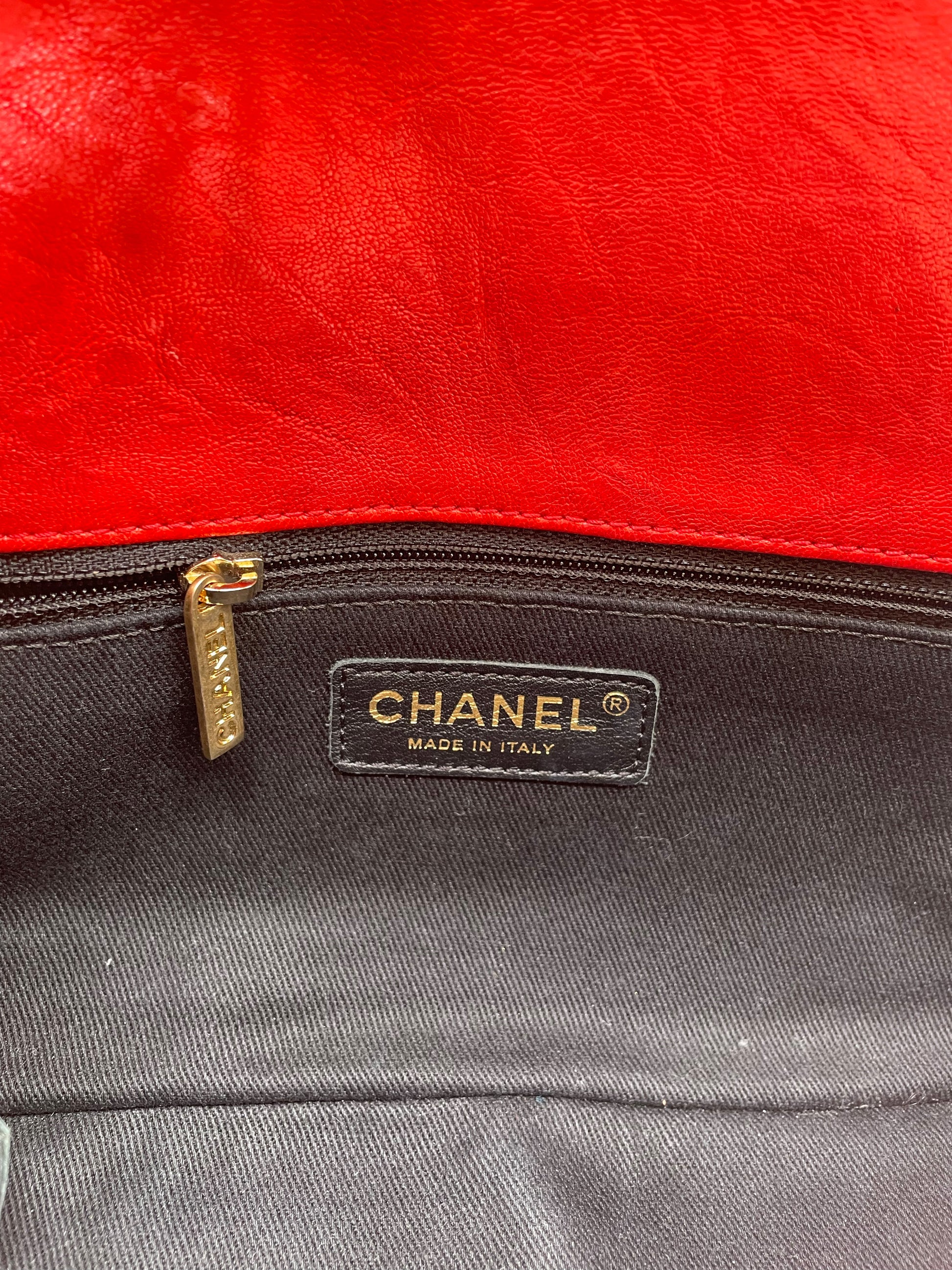 Superbe Sac Chanel Classique  27 cm en cuir et motif Chevron Rouge - Soline