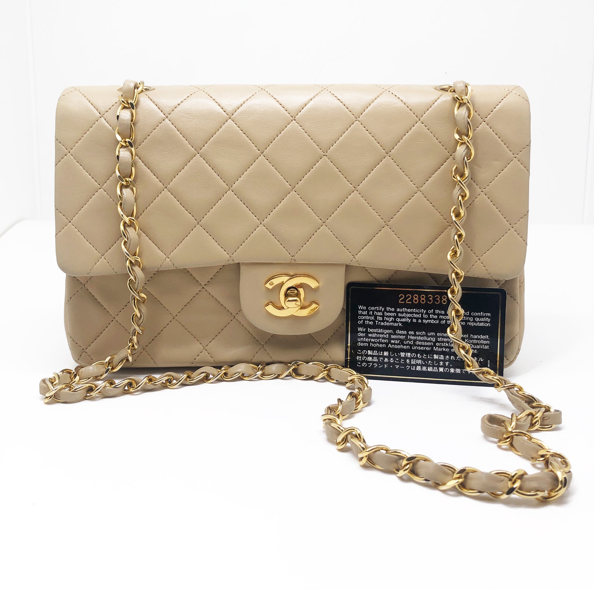 Sac Chanel Timeless medium 25 cm à double rabat en cuir d'agneau matelassé beige - Soline