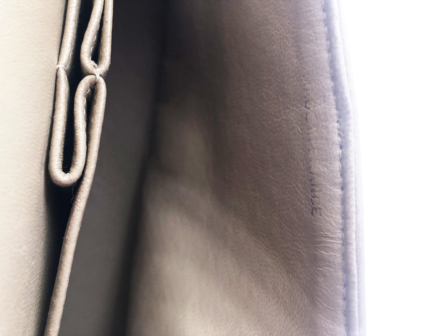 Sac Chanel Timeless medium 25 cm à double rabat en cuir d'agneau matelassé beige - Soline