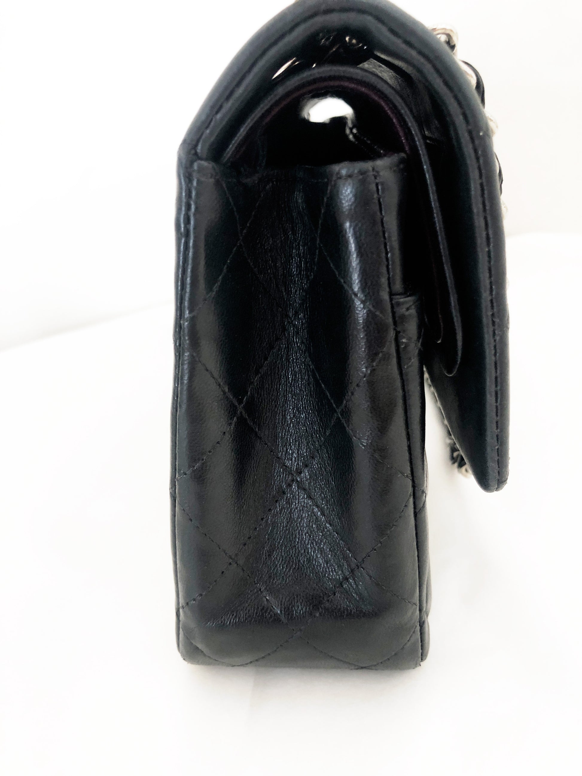 Sac Chanel Timeless médium 25 cm à double rabat en cuir d'agneau matelassé noir - Soline