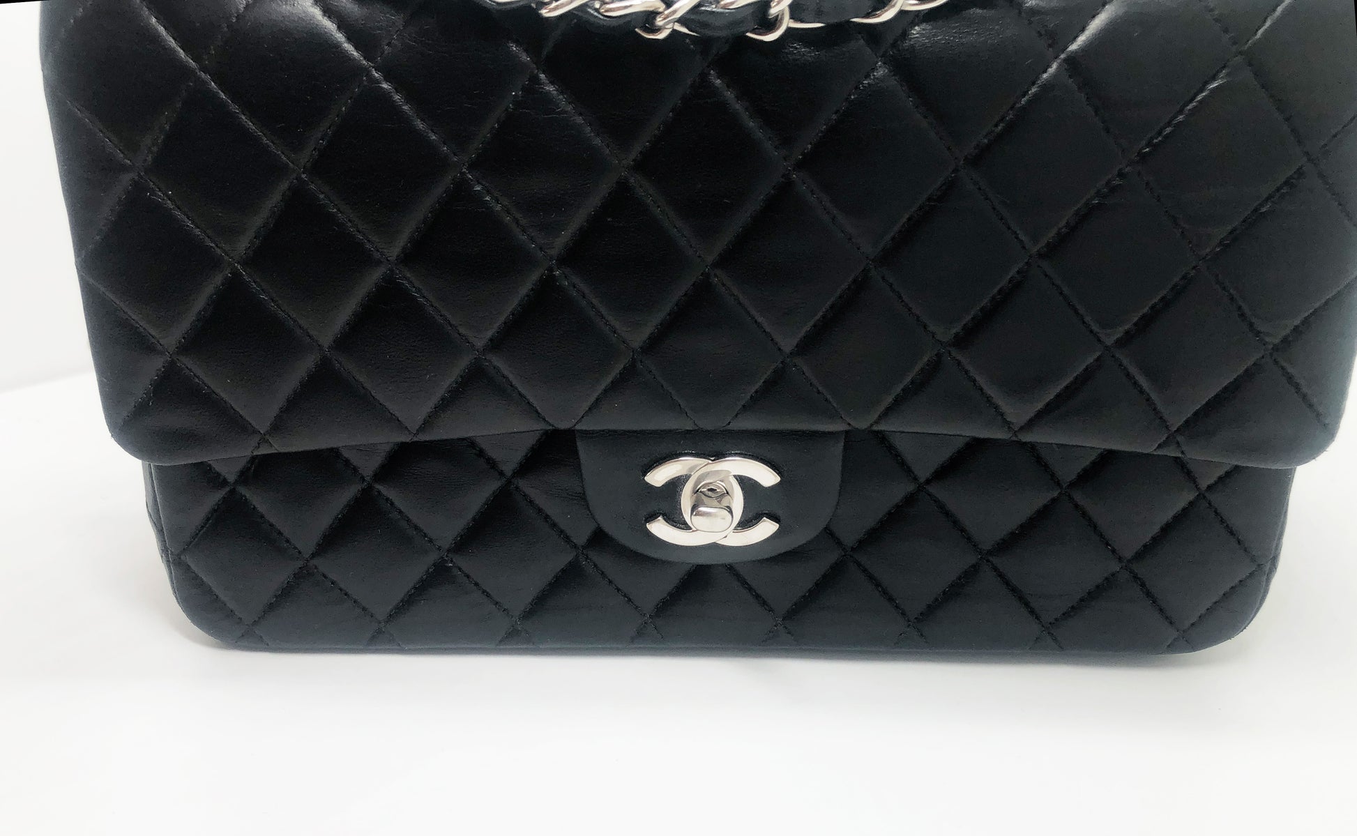 Sac Chanel Timeless médium 25 cm à double rabat en cuir d'agneau matelassé noir - Soline