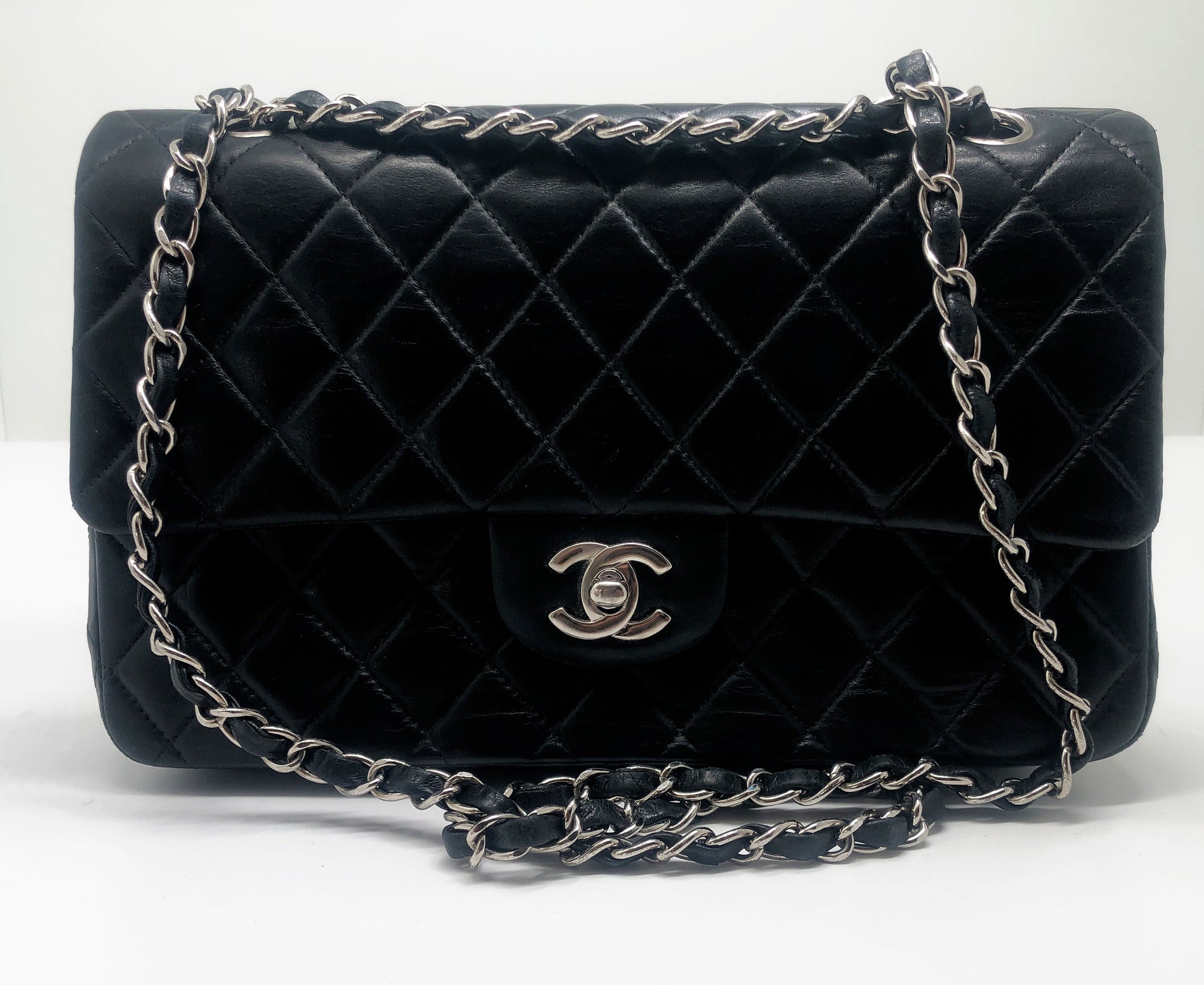 Sac Chanel Timeless médium 25 cm à double rabat en cuir d'agneau matelassé noir - Soline