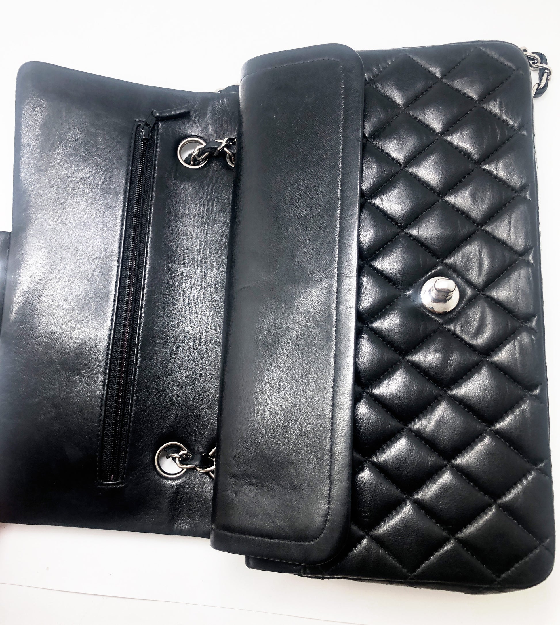 Sac Chanel Timeless médium 25 cm à double rabat en cuir d'agneau matelassé noir - Soline