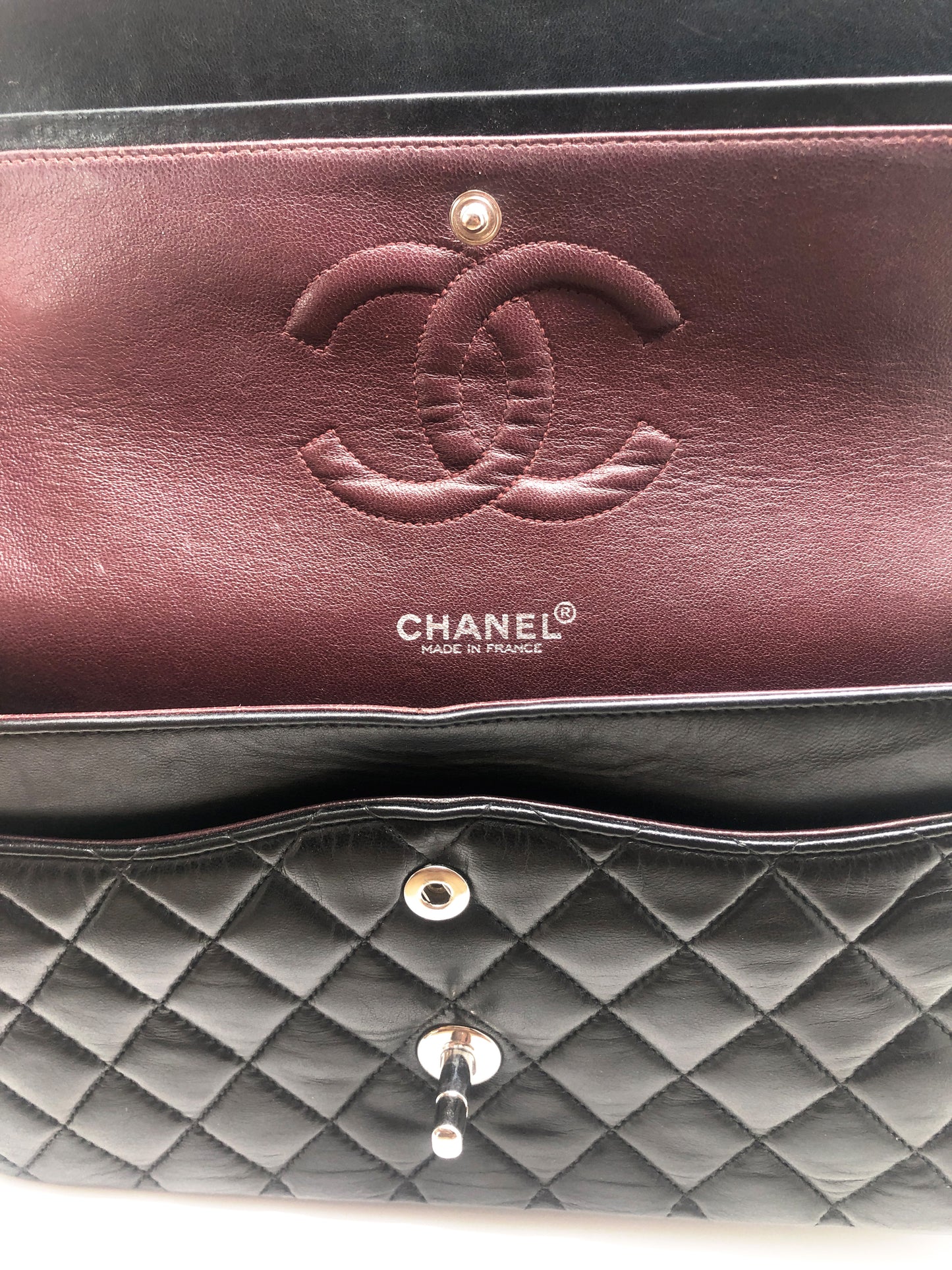 Sac Chanel Timeless médium 25 cm à double rabat en cuir d'agneau matelassé noir - Soline