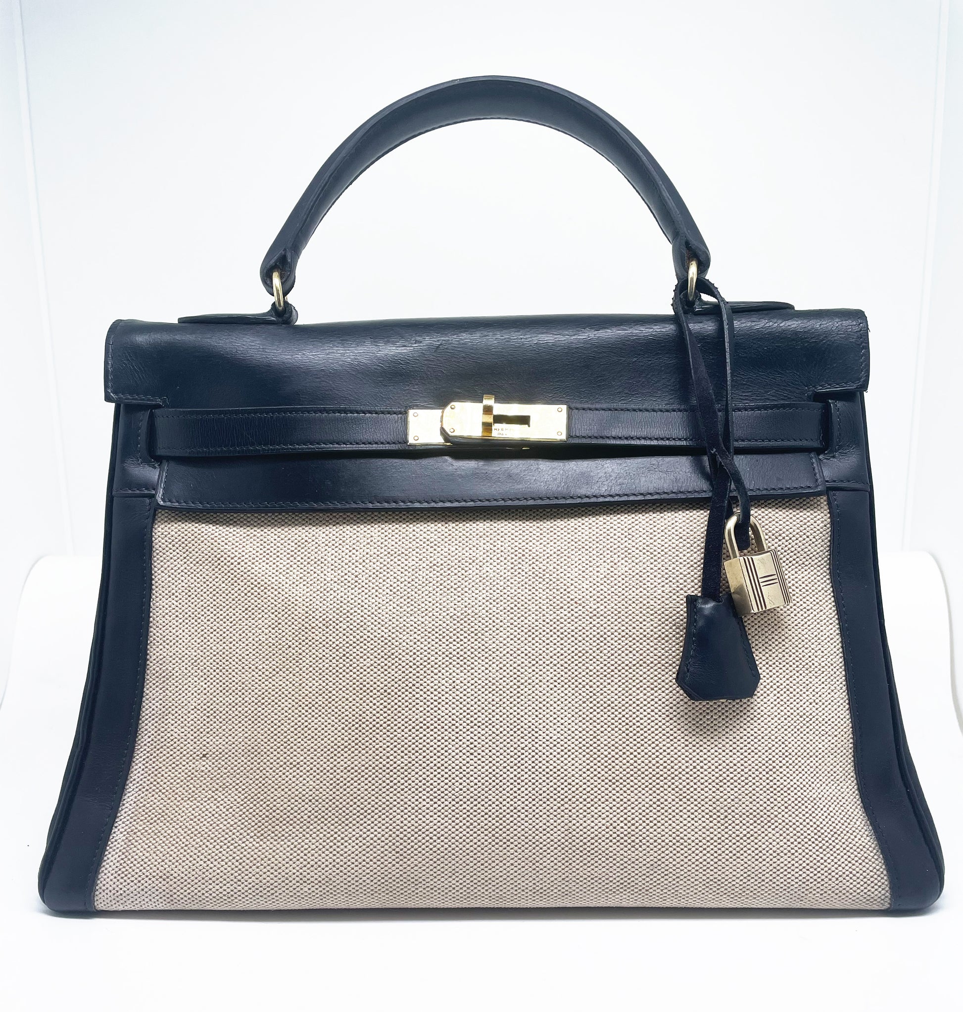 sac à main Hermès Kelly 32 retourne bi-matière en box de cuir bleu marine et toile beige - Soline