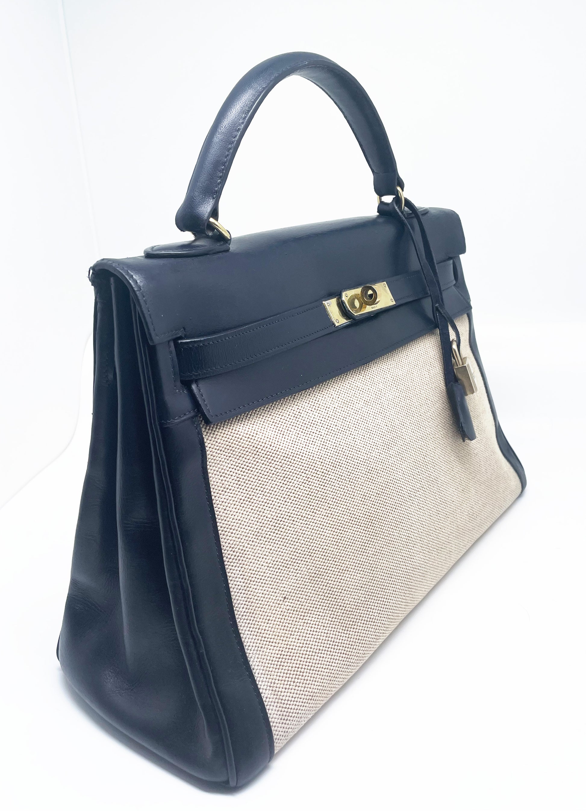sac à main Hermès Kelly 32 retourne bi-matière en box de cuir bleu marine et toile beige - Soline