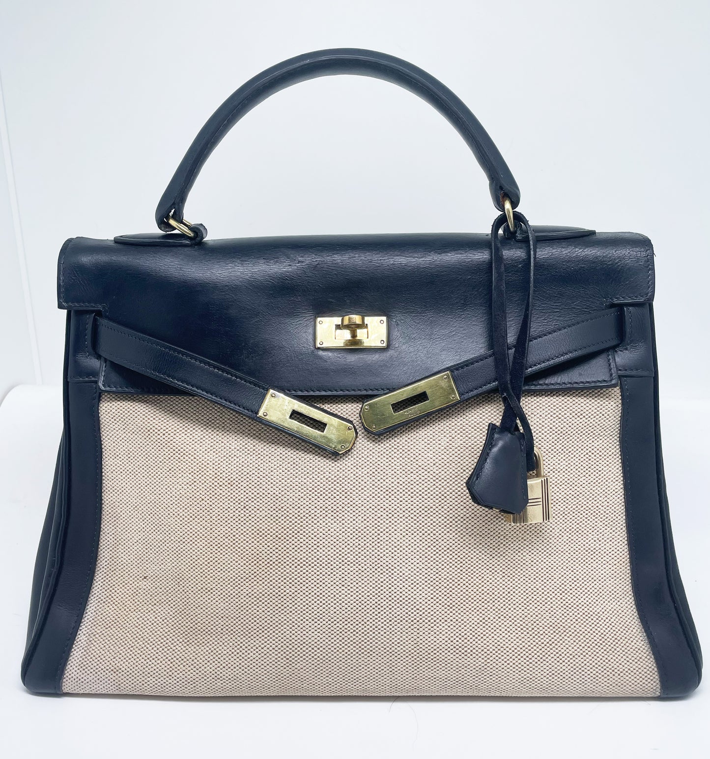 sac à main Hermès Kelly 32 retourne bi-matière en box de cuir bleu marine et toile beige - Soline