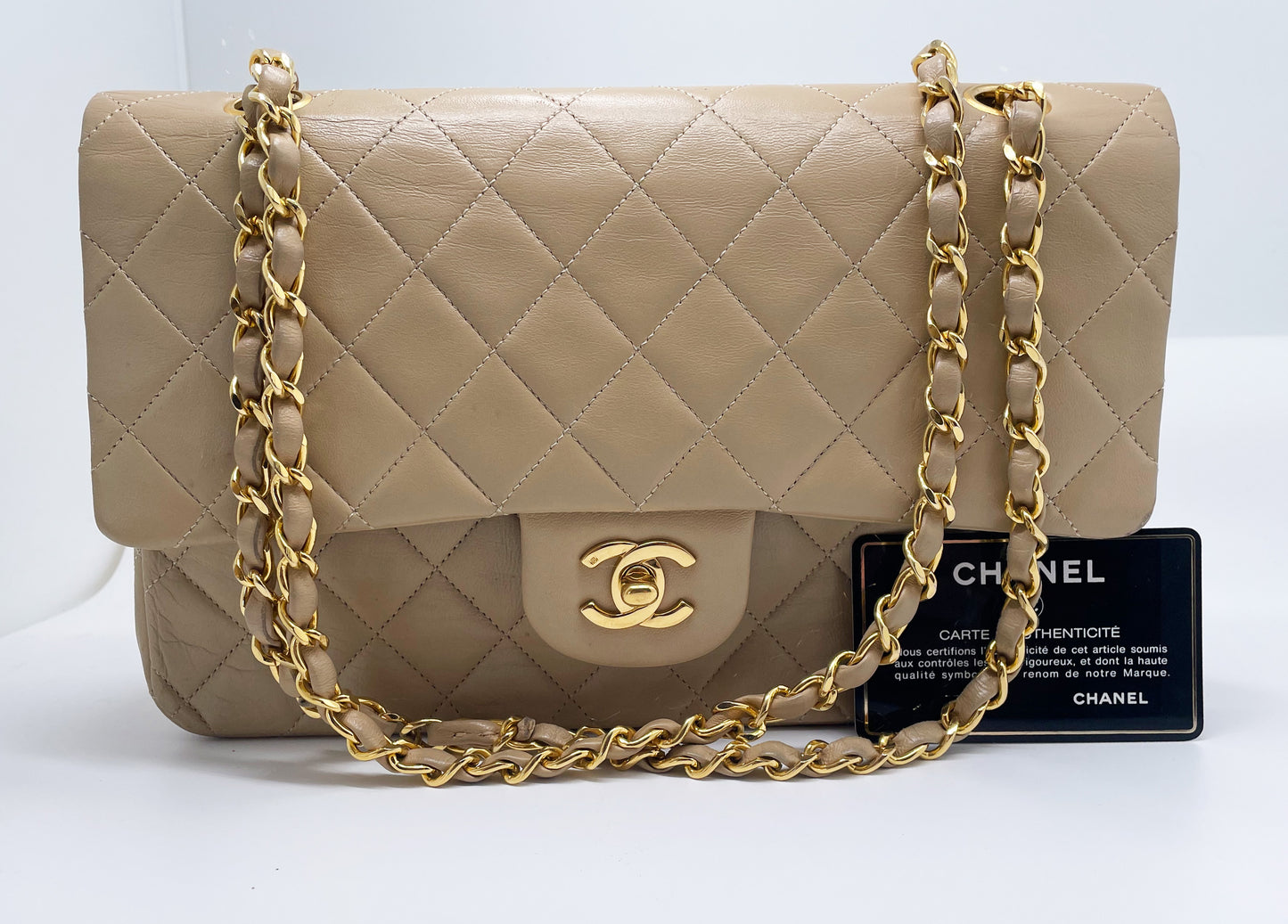 Sac Chanel bandoulière Timeless médium en cuir beige - Soline