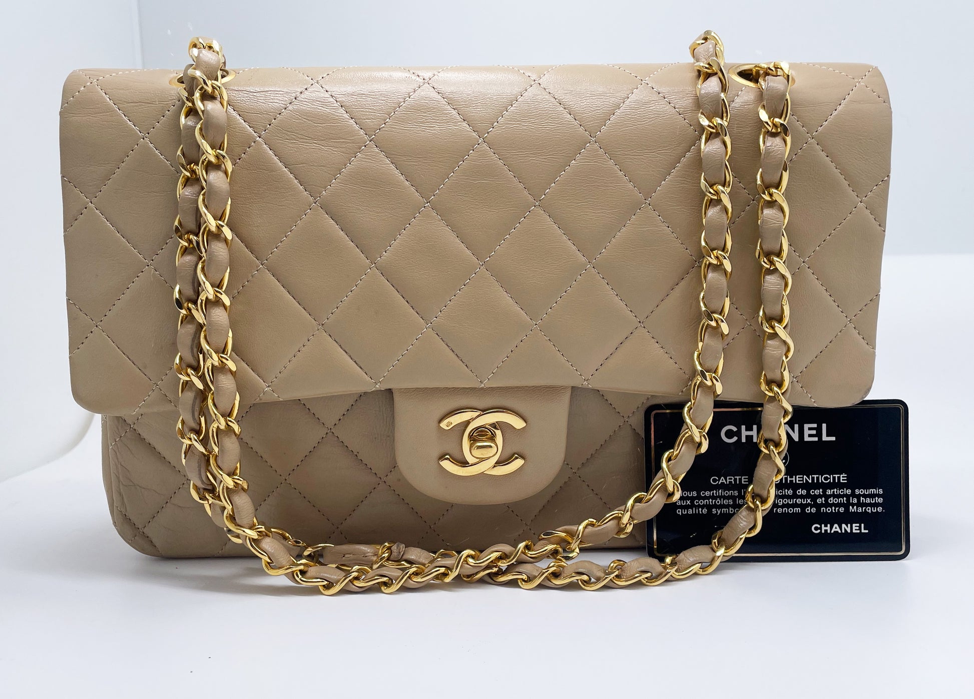 Sac Chanel bandoulière Timeless médium en cuir beige - Soline