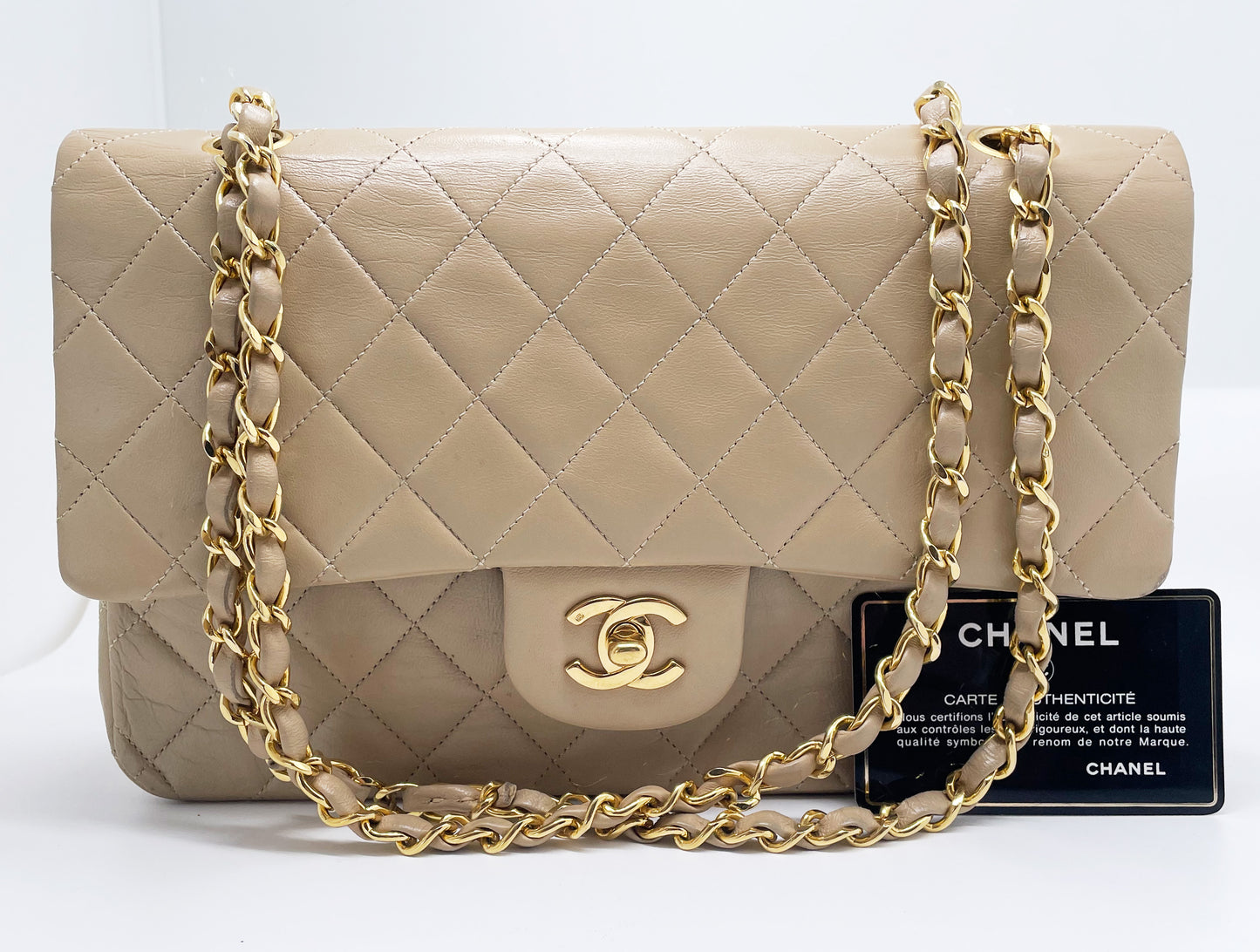 Sac Chanel bandoulière Timeless médium en cuir beige - Soline