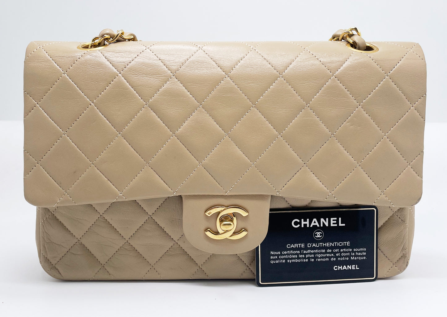 Sac Chanel bandoulière Timeless médium en cuir beige - Soline