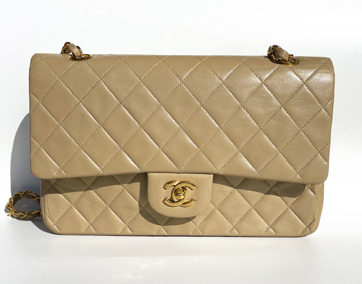 Sac Chanel bandoulière Timeless médium en cuir beige - Soline