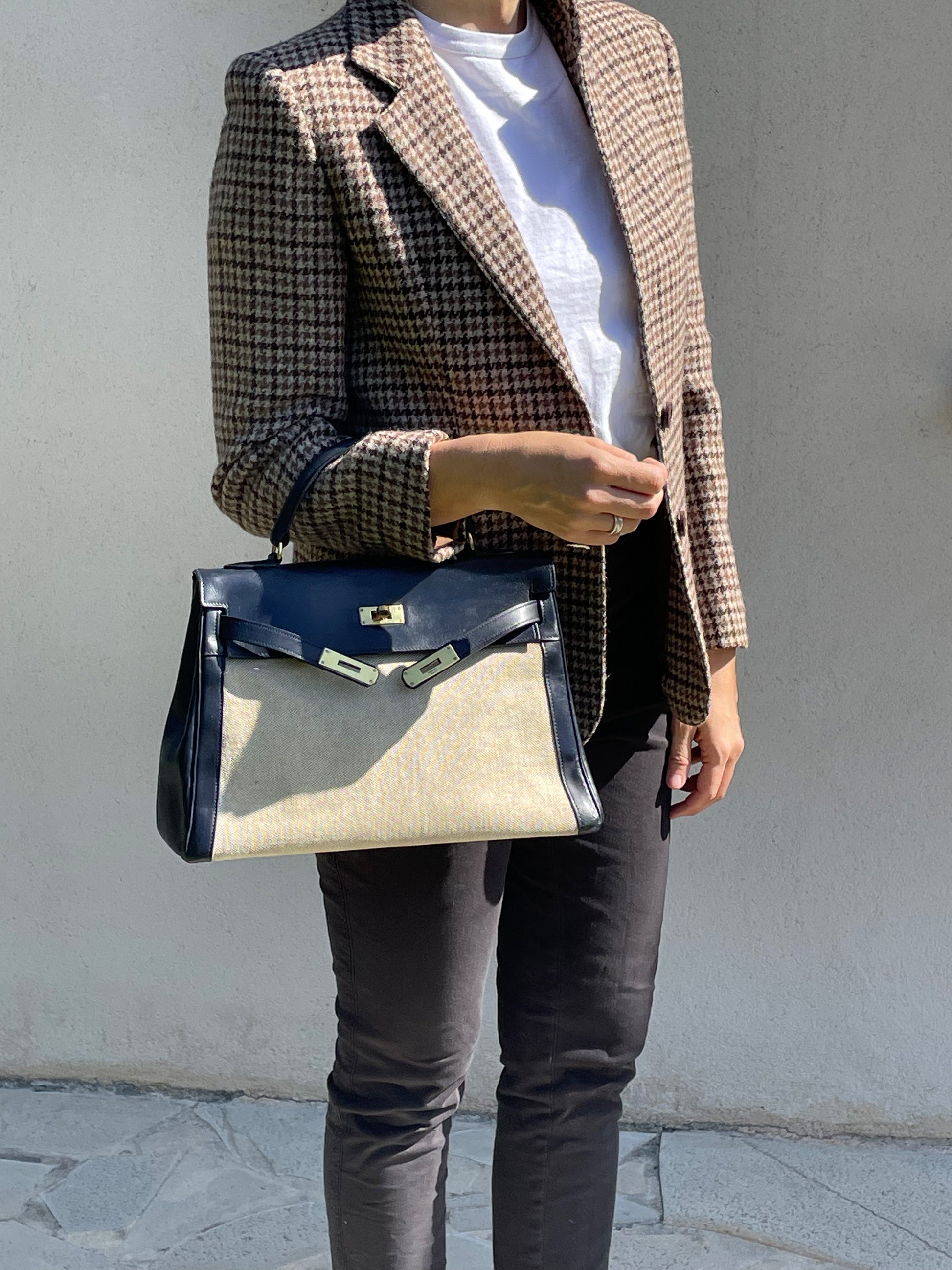 sac à main Hermès Kelly 32 retourne bi-matière en box de cuir bleu marine et toile beige - Soline