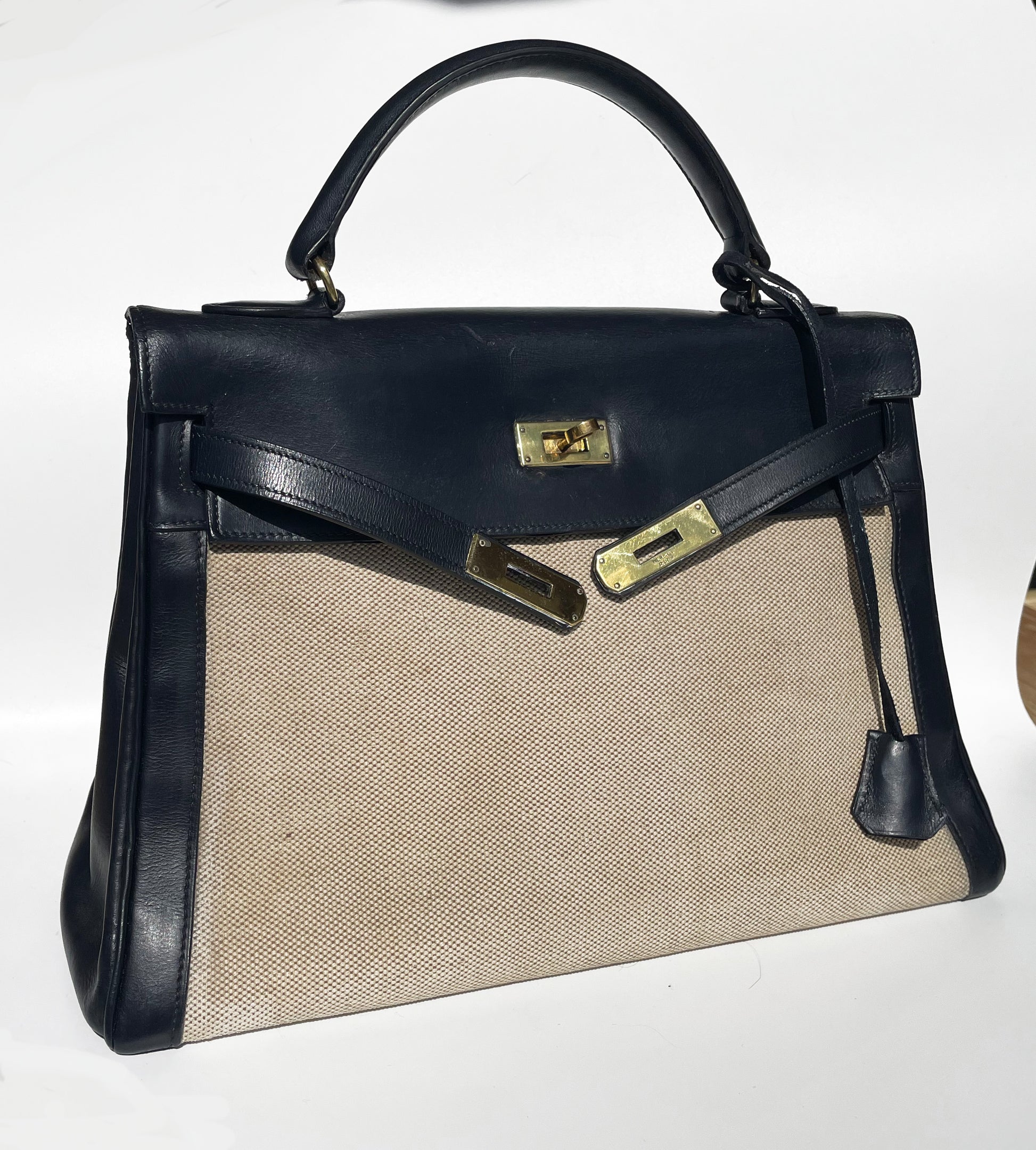 sac à main Hermès Kelly 32 retourne bi-matière en box de cuir bleu marine et toile beige - Soline