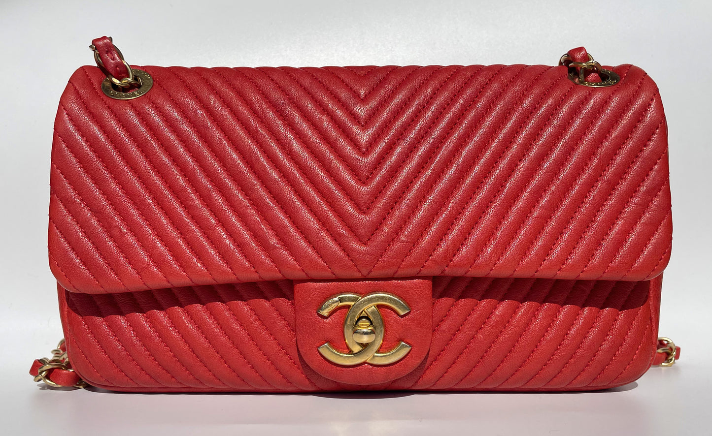 Superbe Sac Chanel Classique  27 cm en cuir et motif Chevron Rouge - Soline