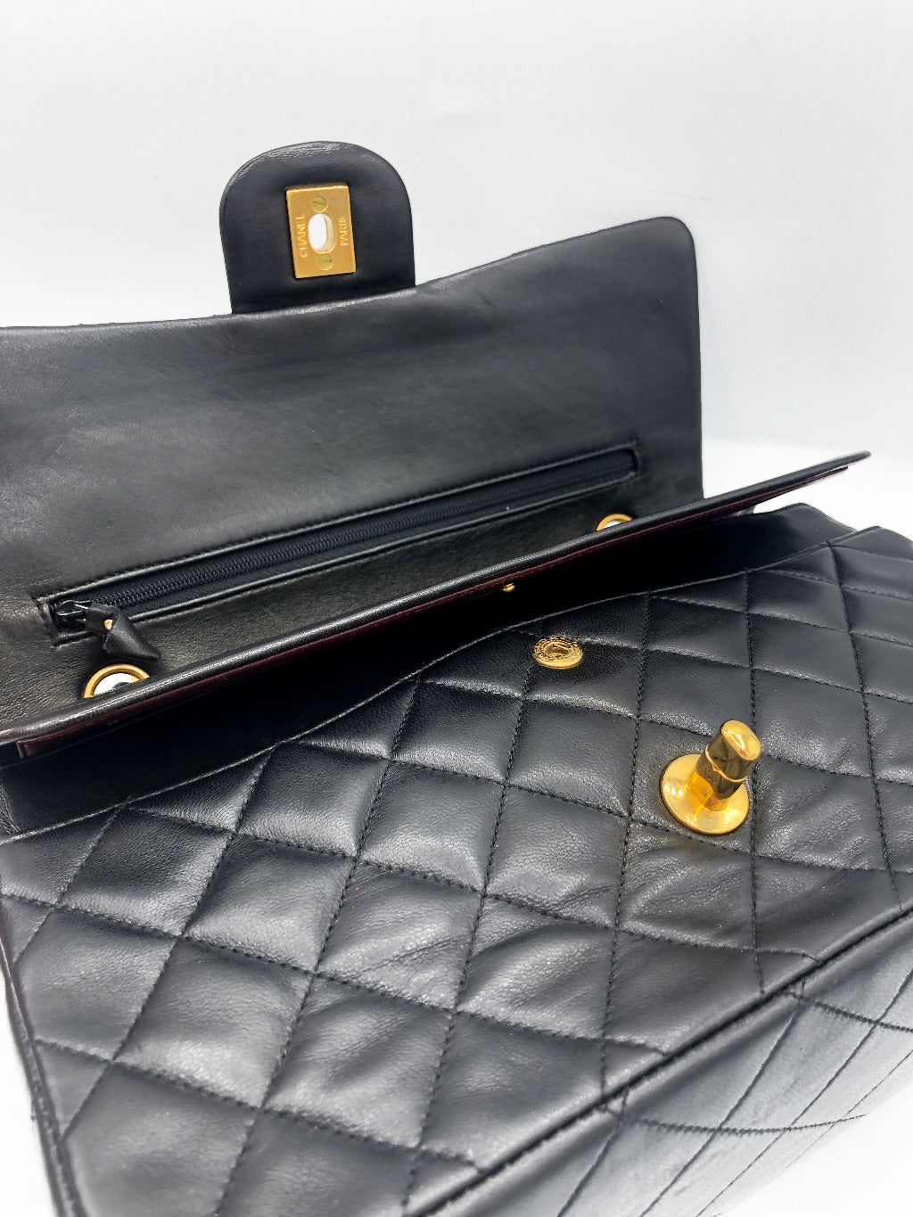 Timeless Chanel noir medium