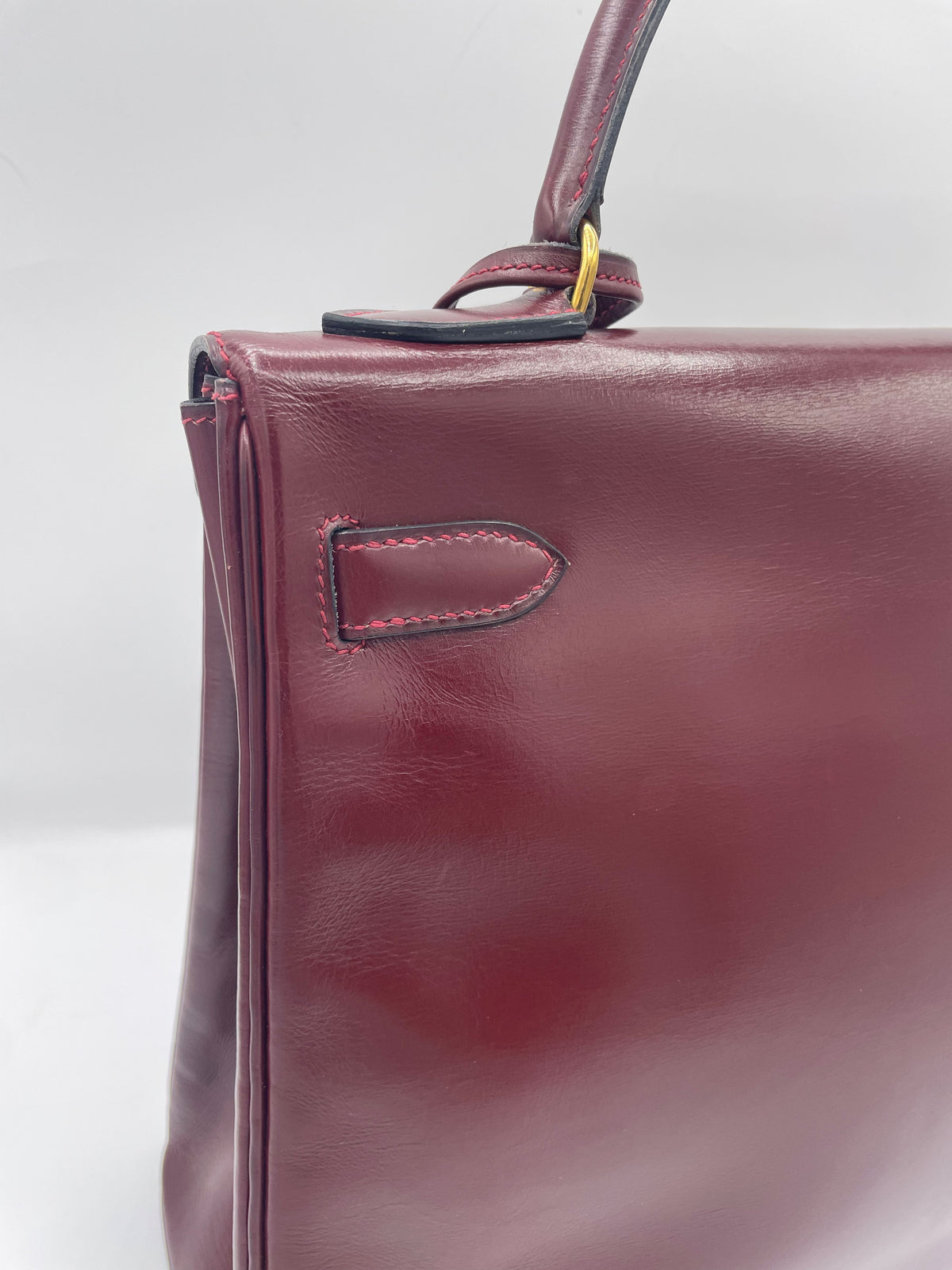 Sac Hermès Kelly 32 en cuir de box bordeaux
