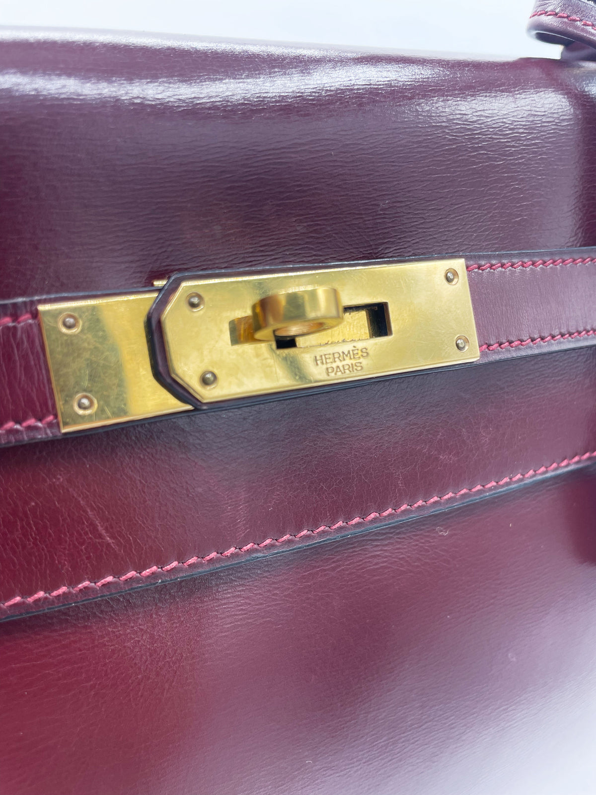 Sac Hermès Kelly 32 en cuir de box bordeaux